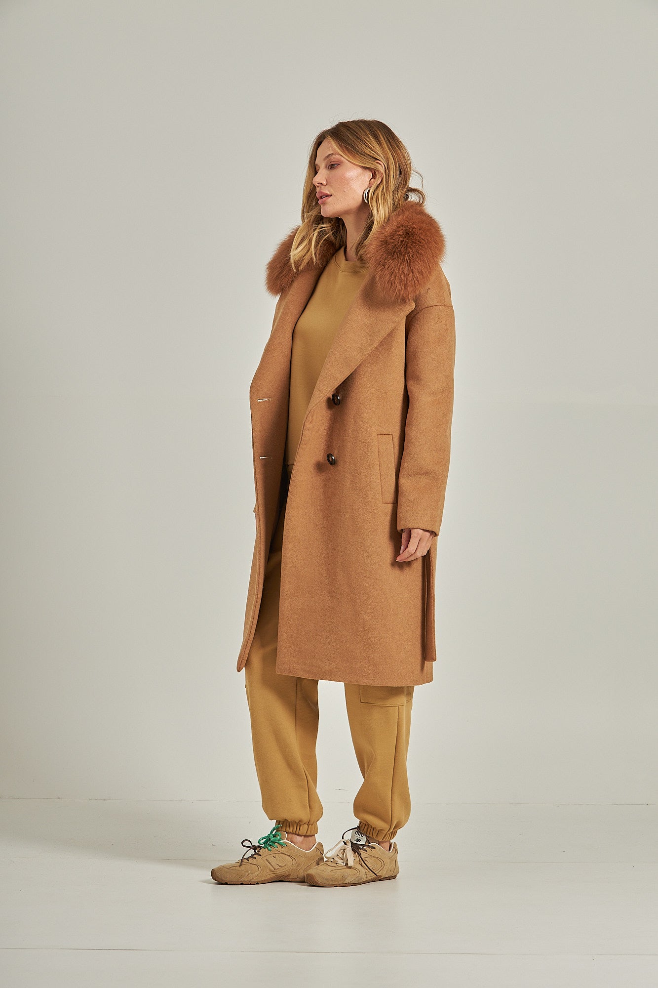 Trench coat de pele gola fox - Caramelo