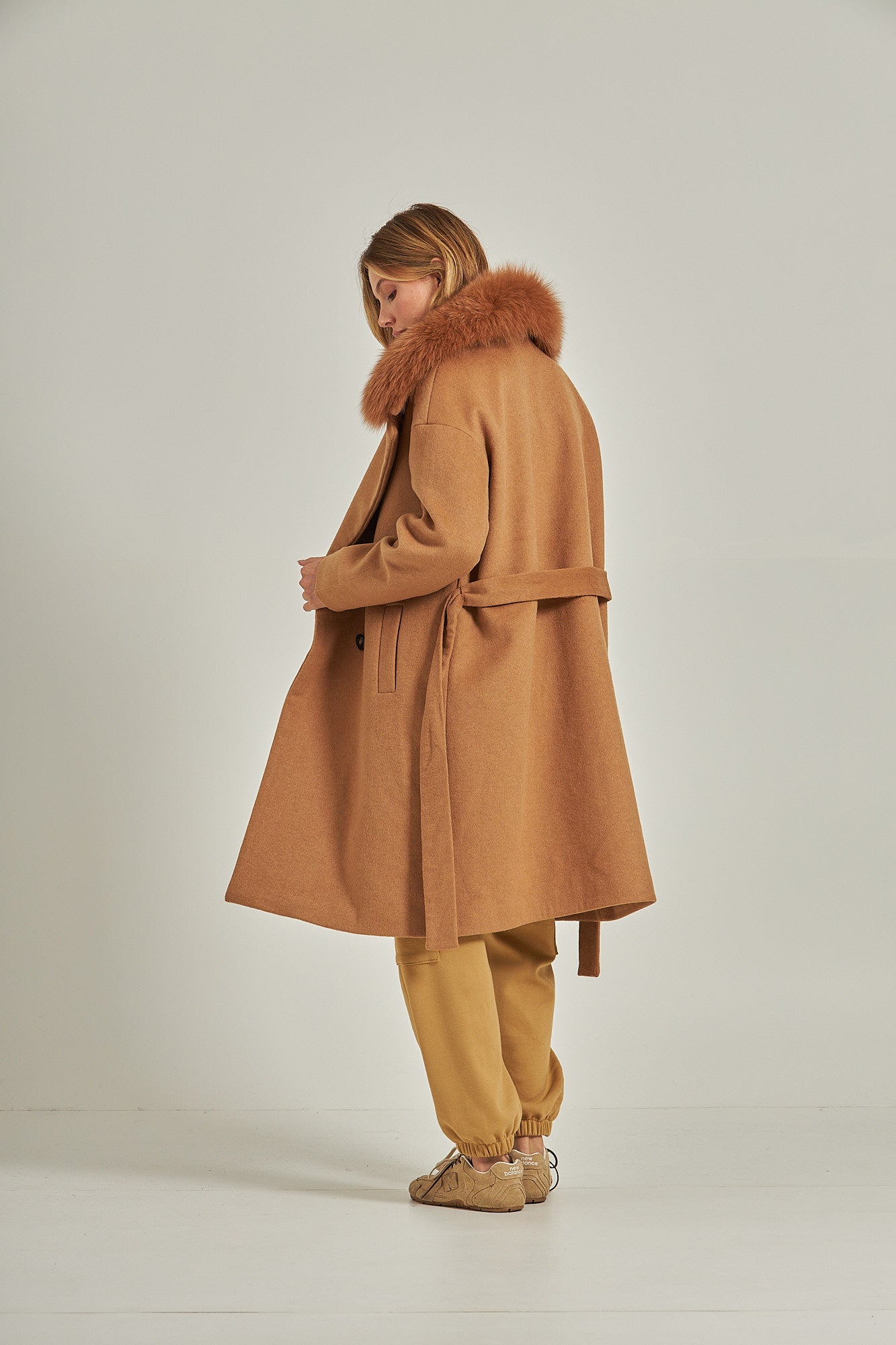Trench coat de pele gola fox - Caramelo