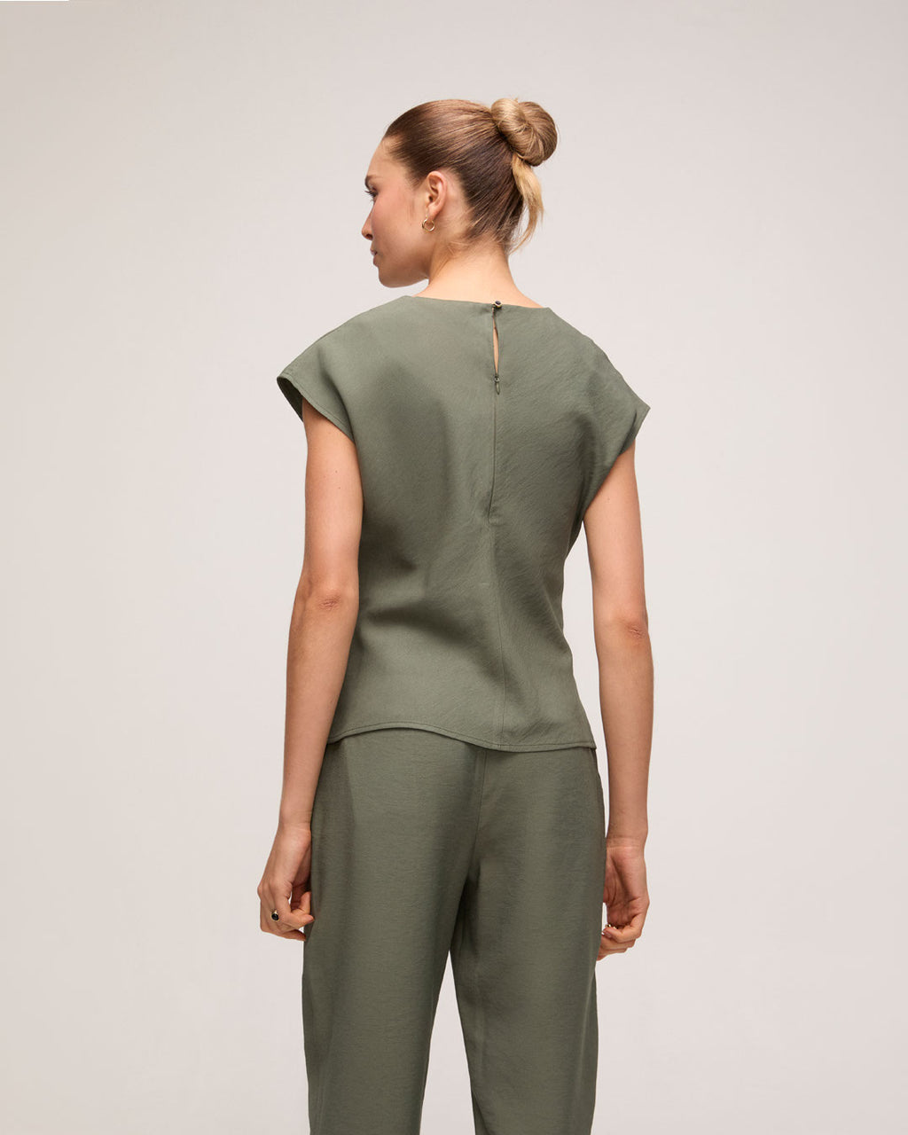 Blusa em Alfaiataria de Viscose - Verde Militar