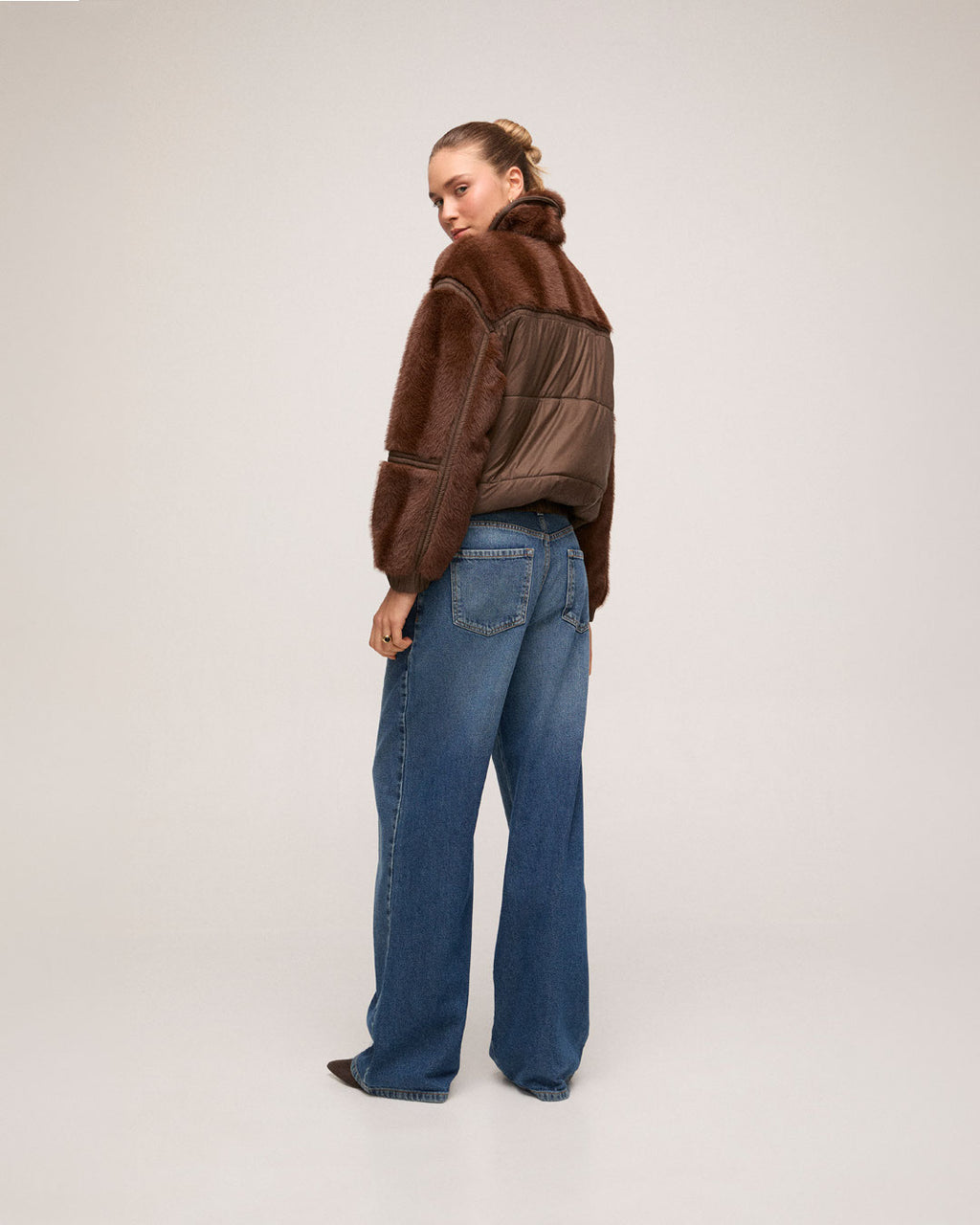 Jaqueta em Faux Fur e Nylon - Marrom