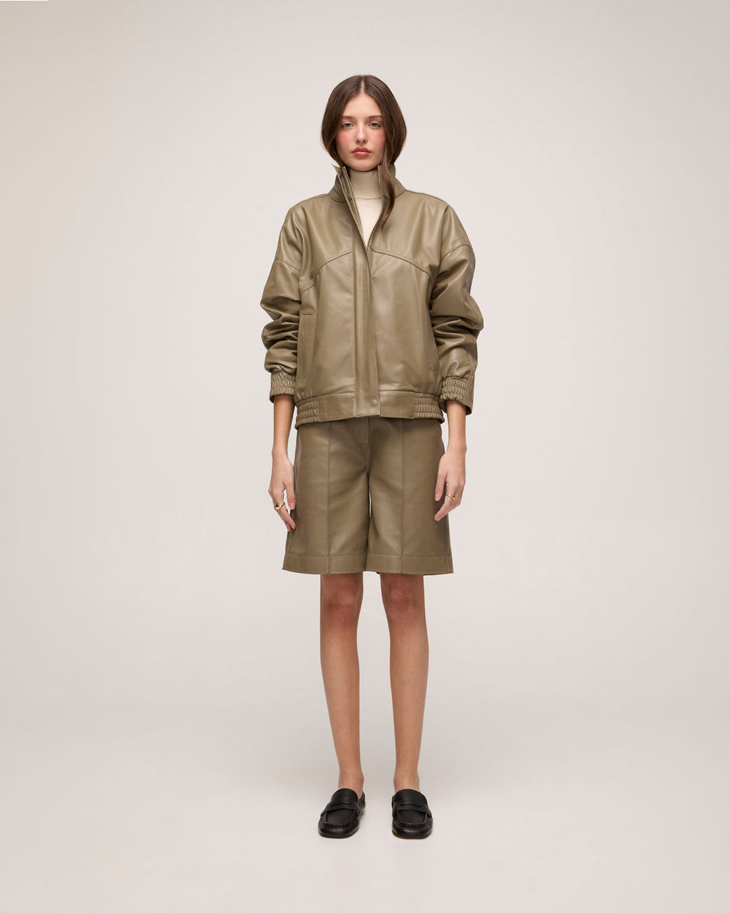Jaqueta em Couro Oversized - Khaki