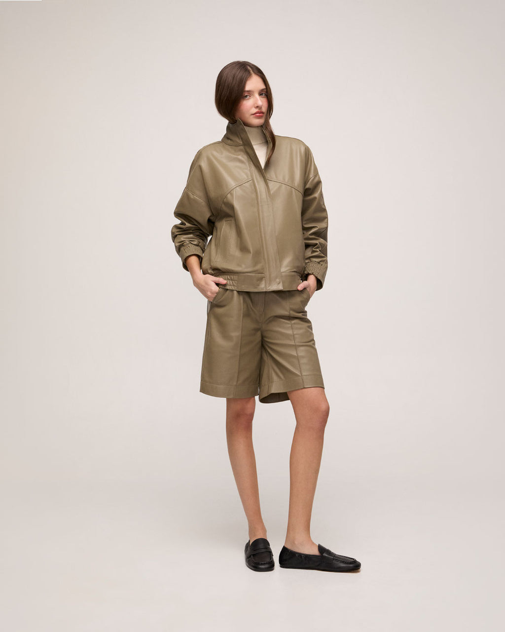 Jaqueta em Couro Oversized - Khaki