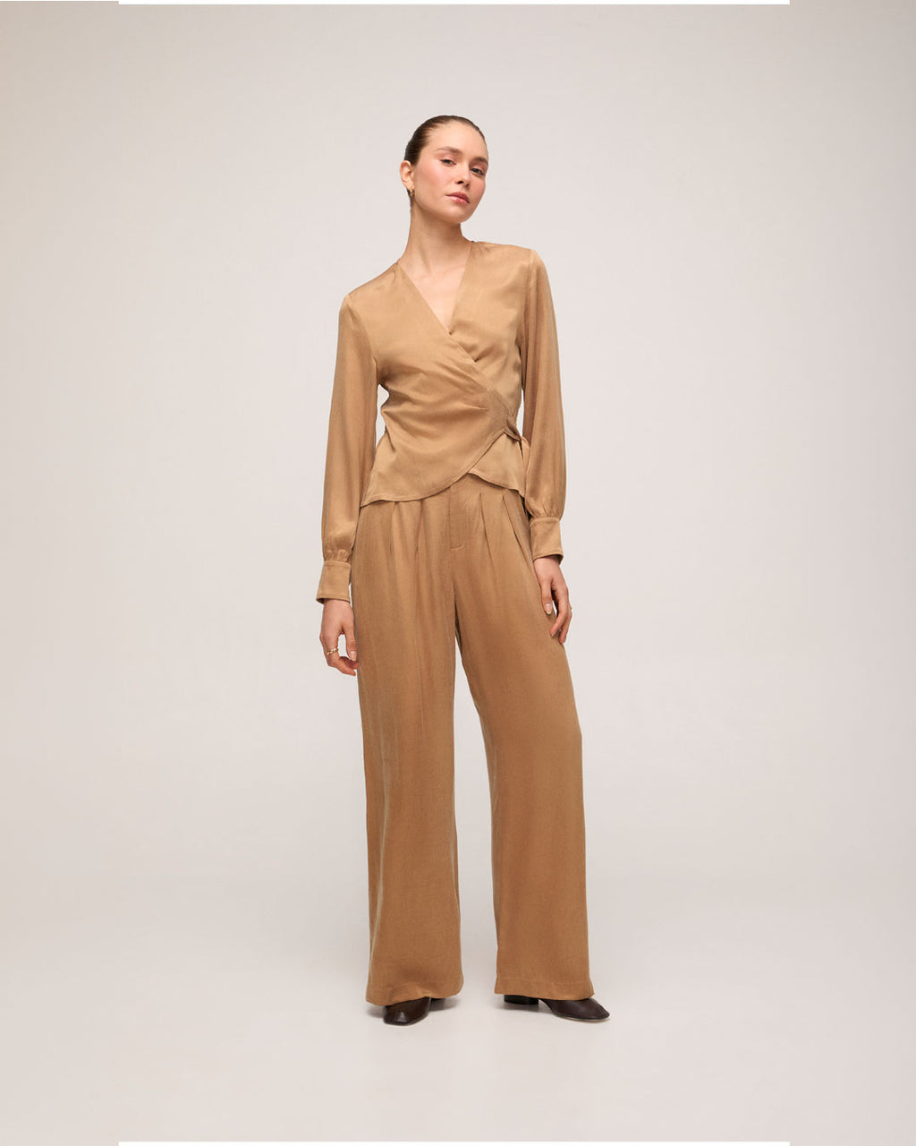 Calça Em Cupro Washed - Bege Amendoa