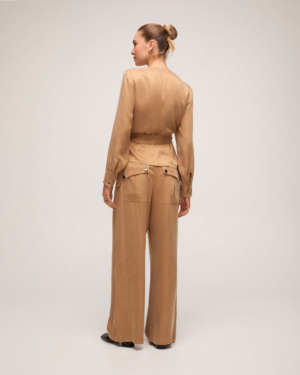 Calça Em Cupro Washed - Bege Amendoa