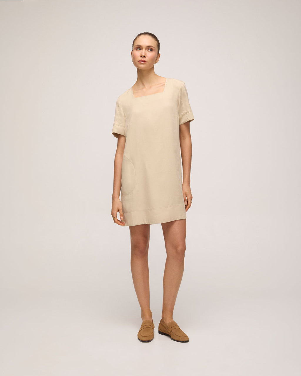 Vestido Manga Curta em Alfaiataria de Tencel - Bege Claro