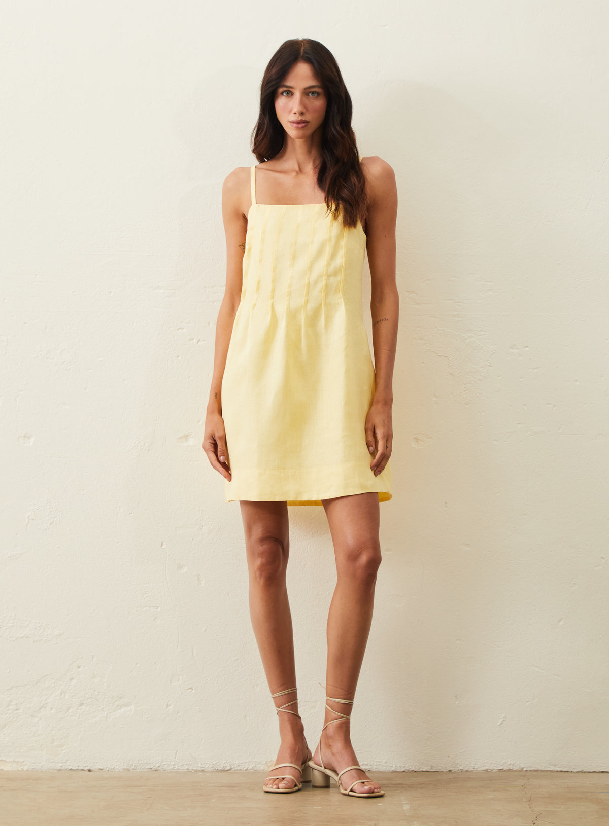 Vestido Curto De Linho Com Alça - Amarelo