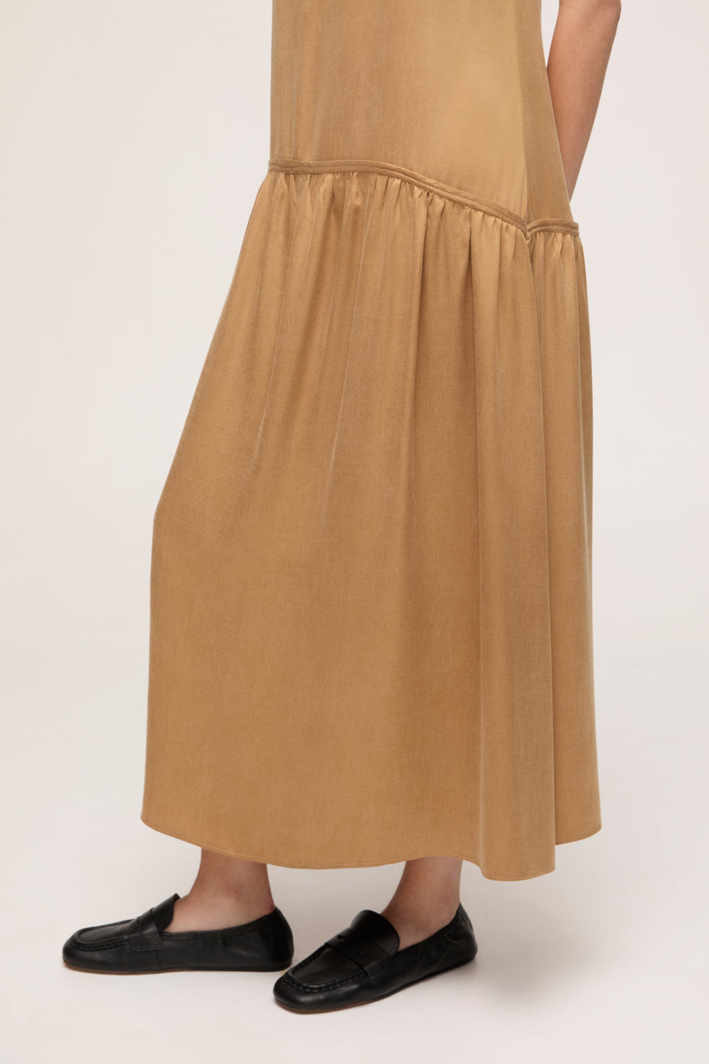 Vestido em Cupro - Bege Amêndoa
