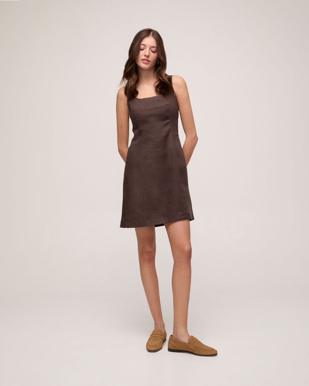 Vestido curto em Linho - Marrom