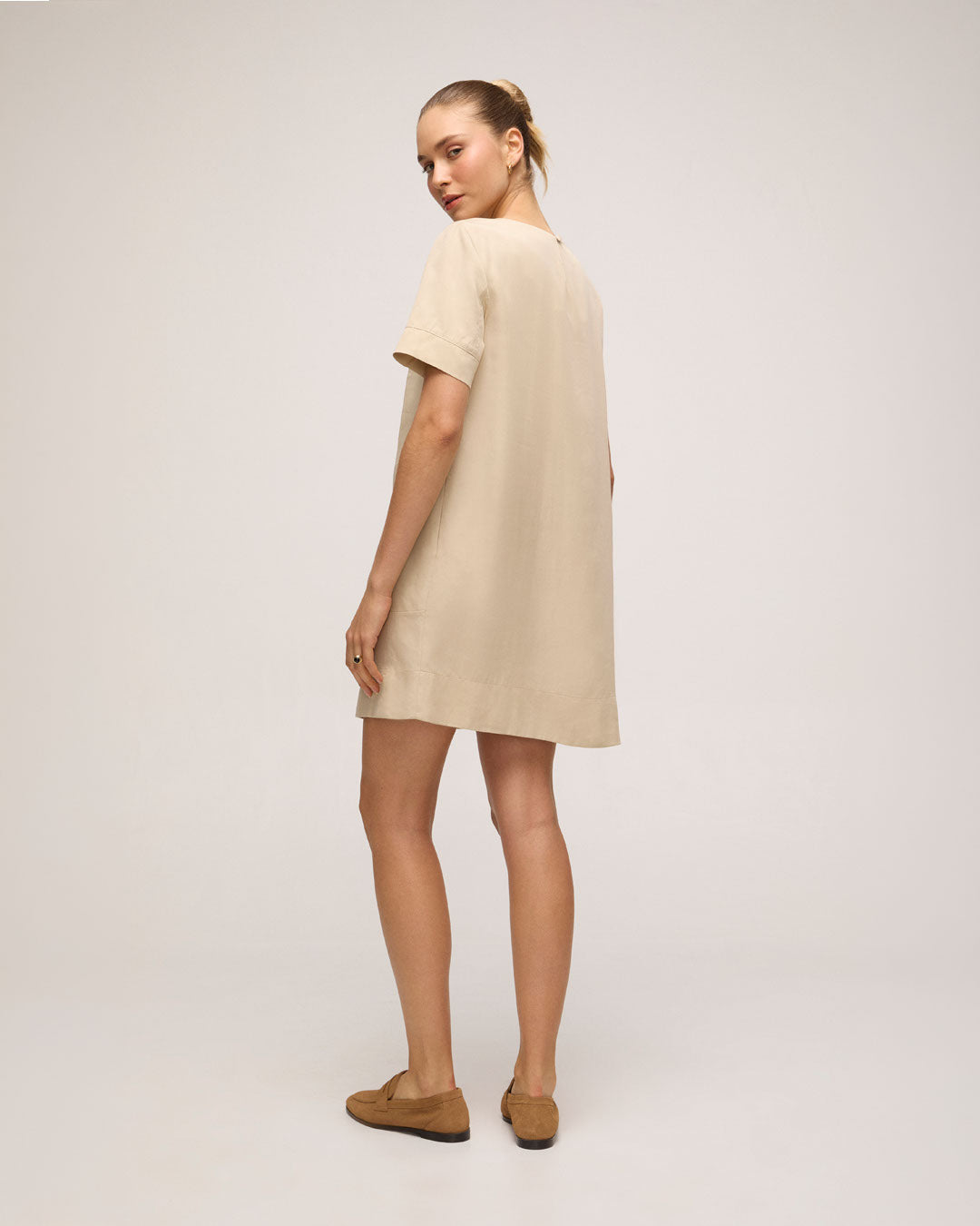 Vestido Manga Curta em Alfaiataria de Tencel - Bege Claro