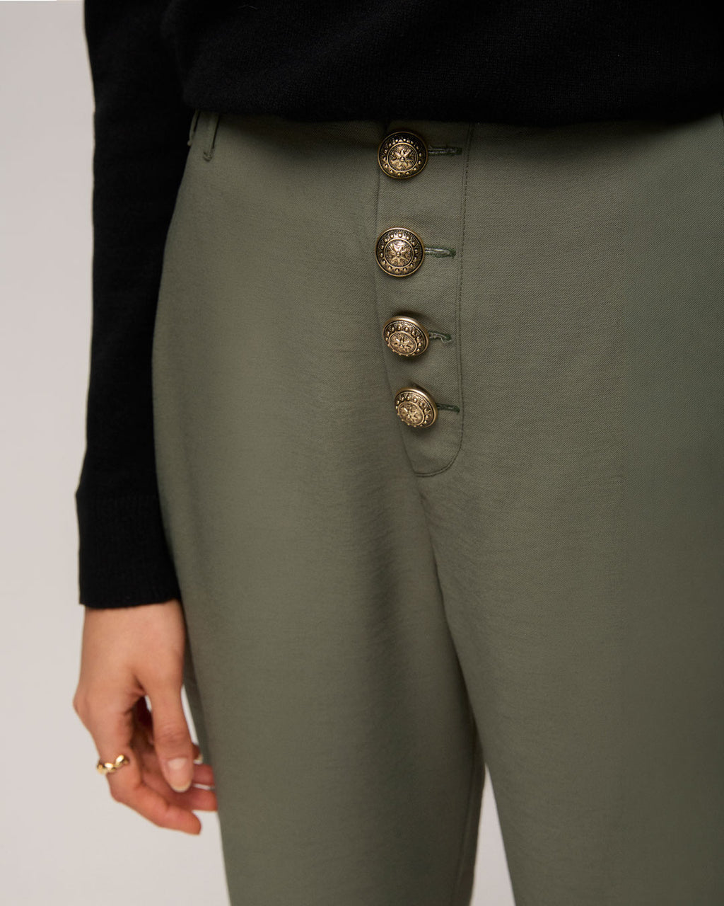 Short em Alfaiataria de Viscose - Verde Militar