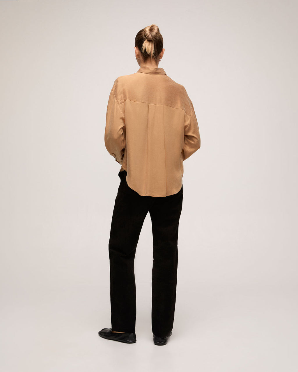 Camisa em Cupro Washed - Bege Amêndoa