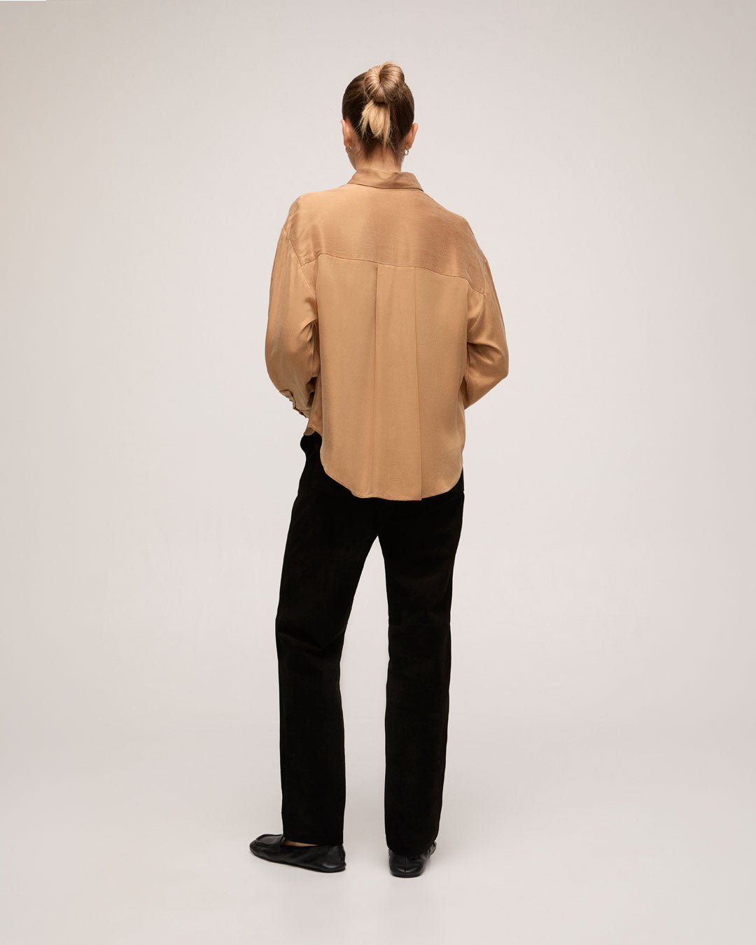 Camisa em Cupro Washed - Bege Amêndoa
