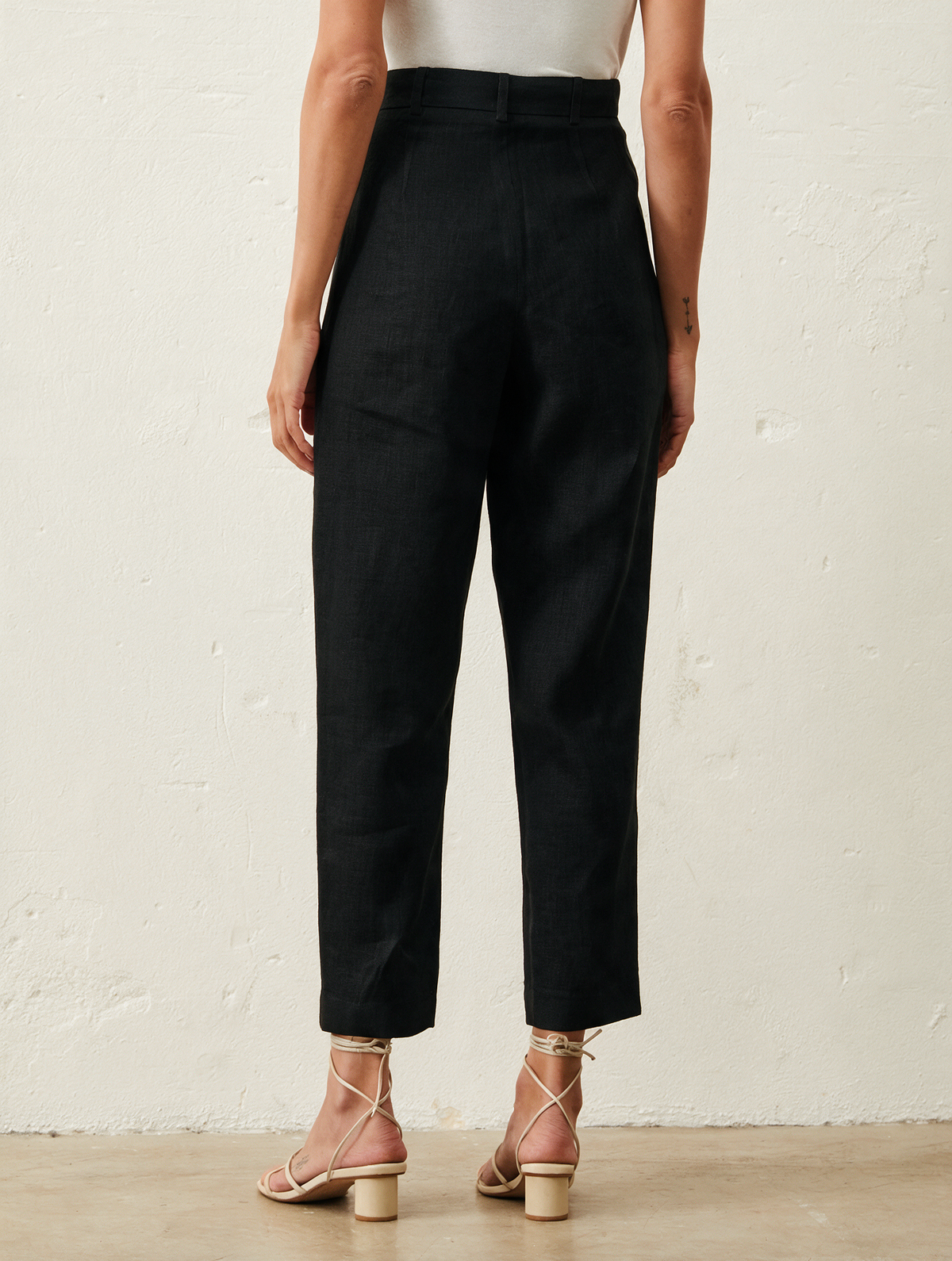 Calça Cenoura De Linho - Preto