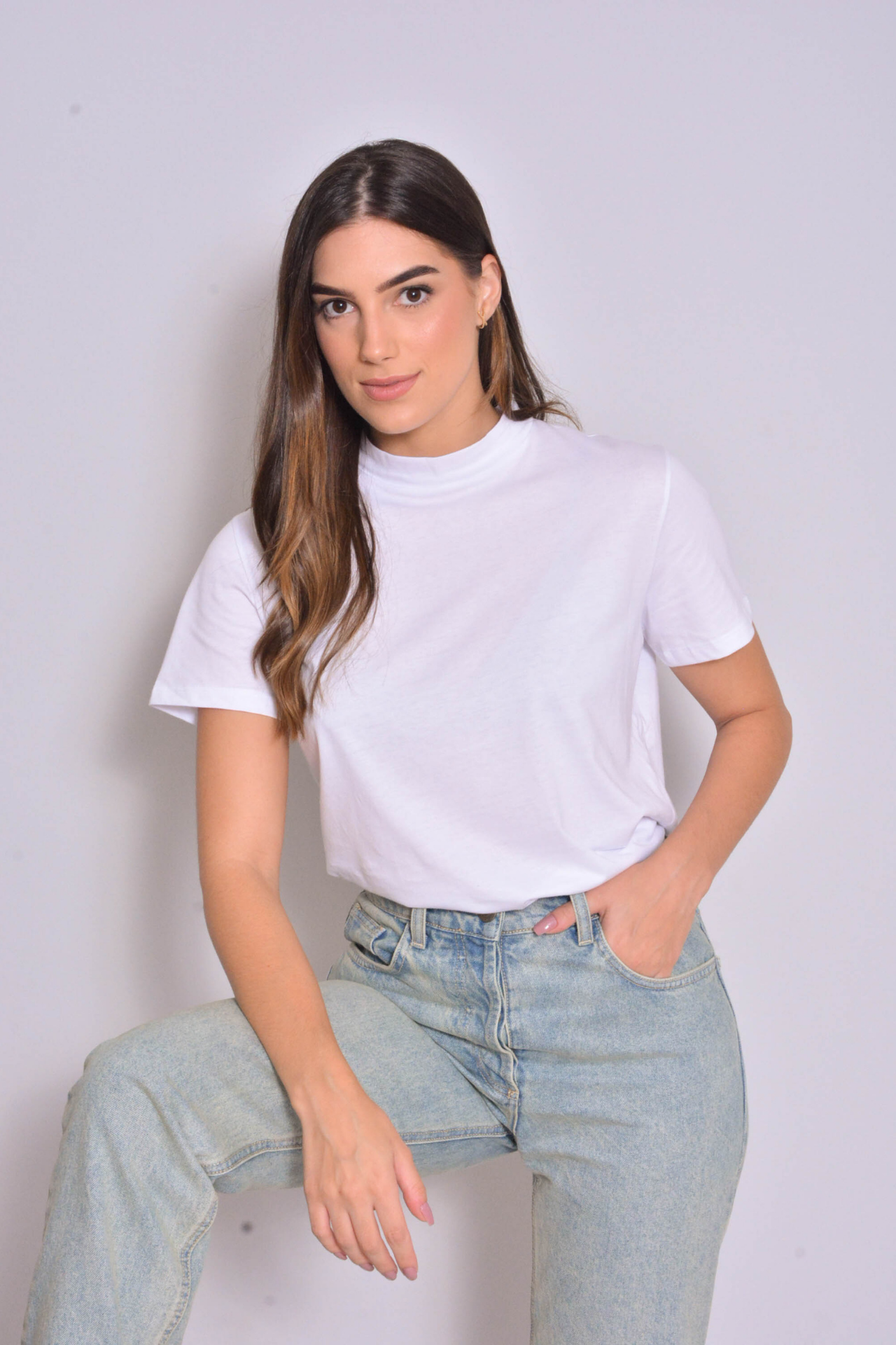 Camiseta em Algodão Egípcio Branca Gola Alta