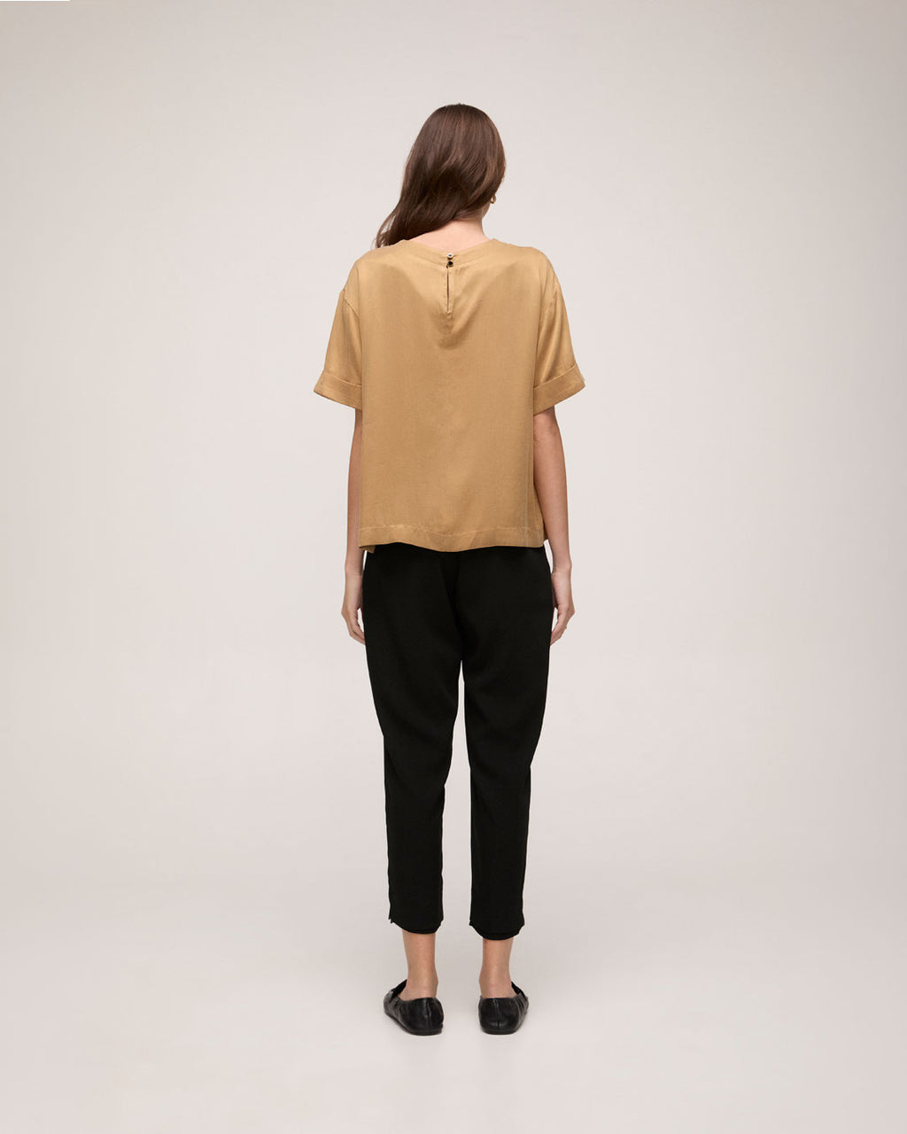 Blusa em Cupro Washed - Bege Amêndoa