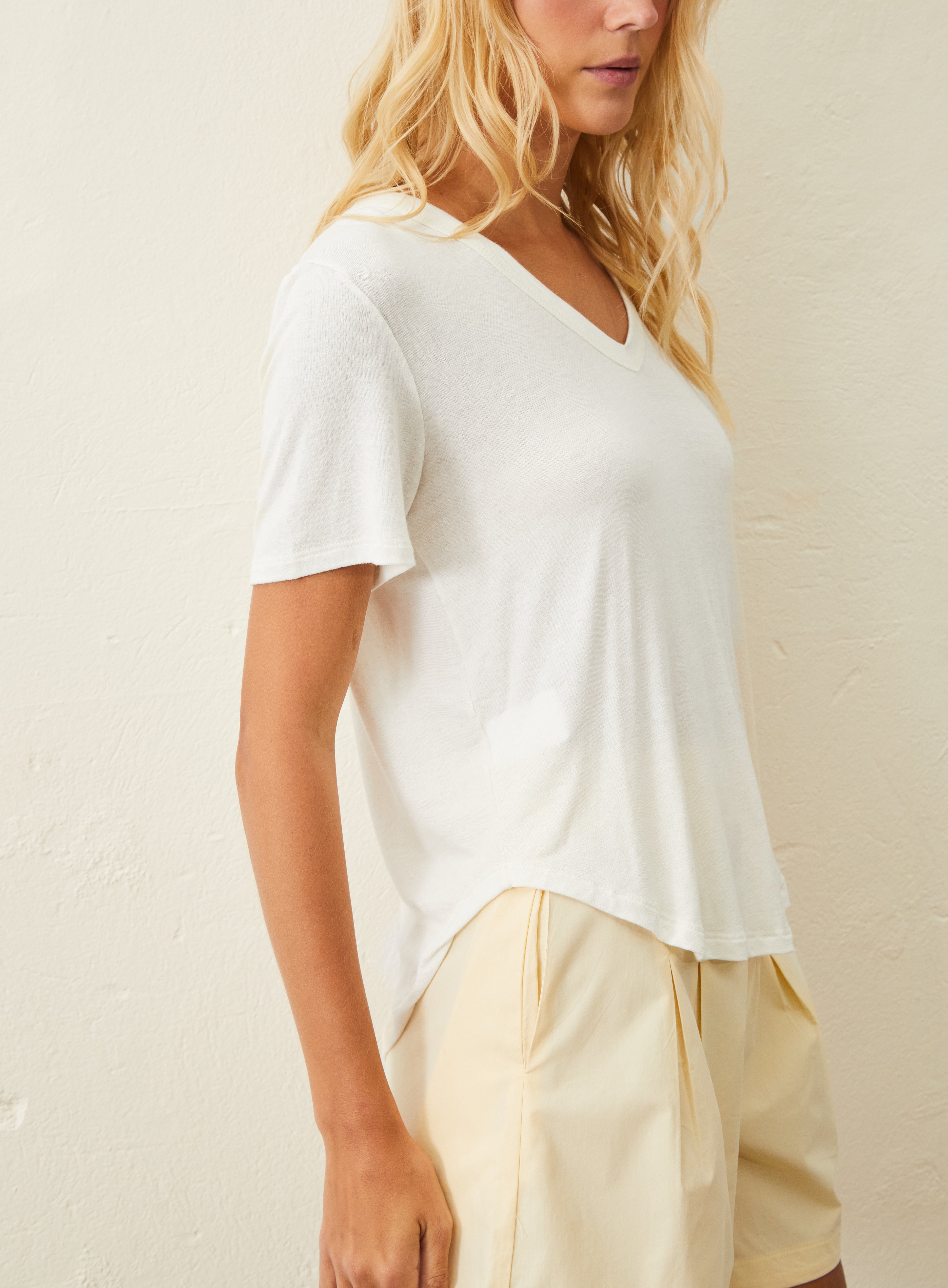 Camiseta De Linho E Viscose Decote V - Off-White