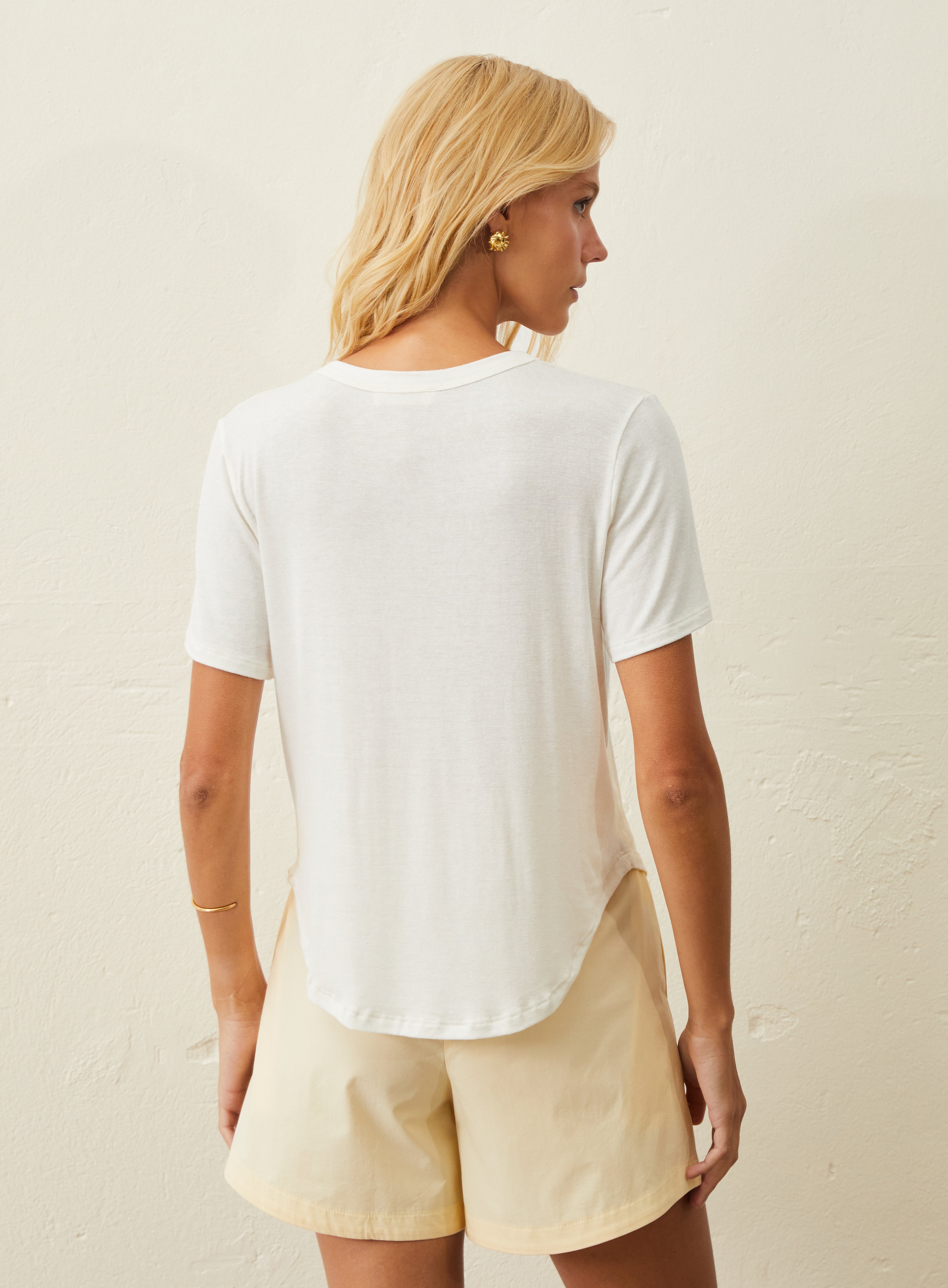 Camiseta De Linho E Viscose Decote V - Off-White