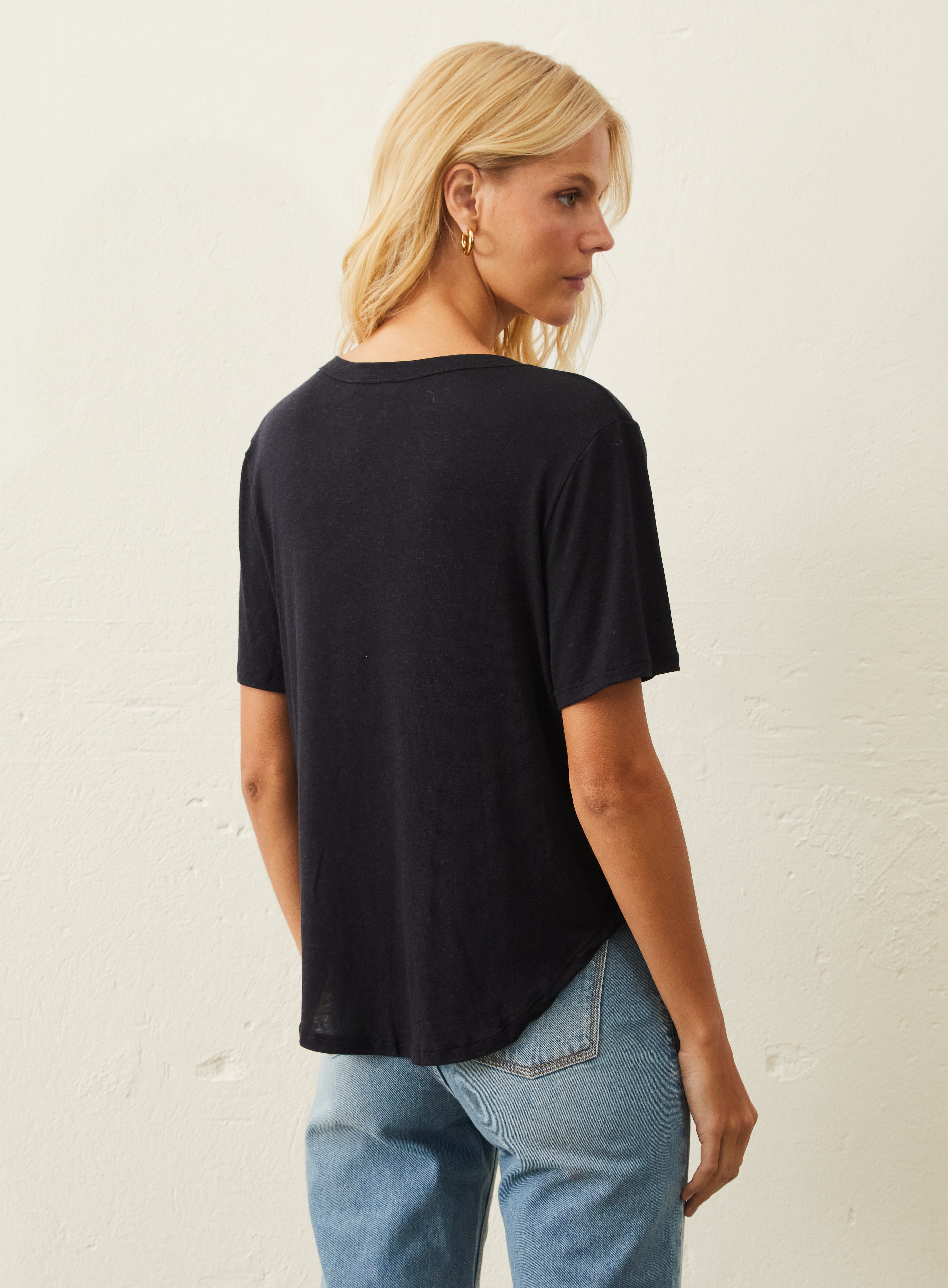 Camiseta De Linho E Viscose Decote V - Preto