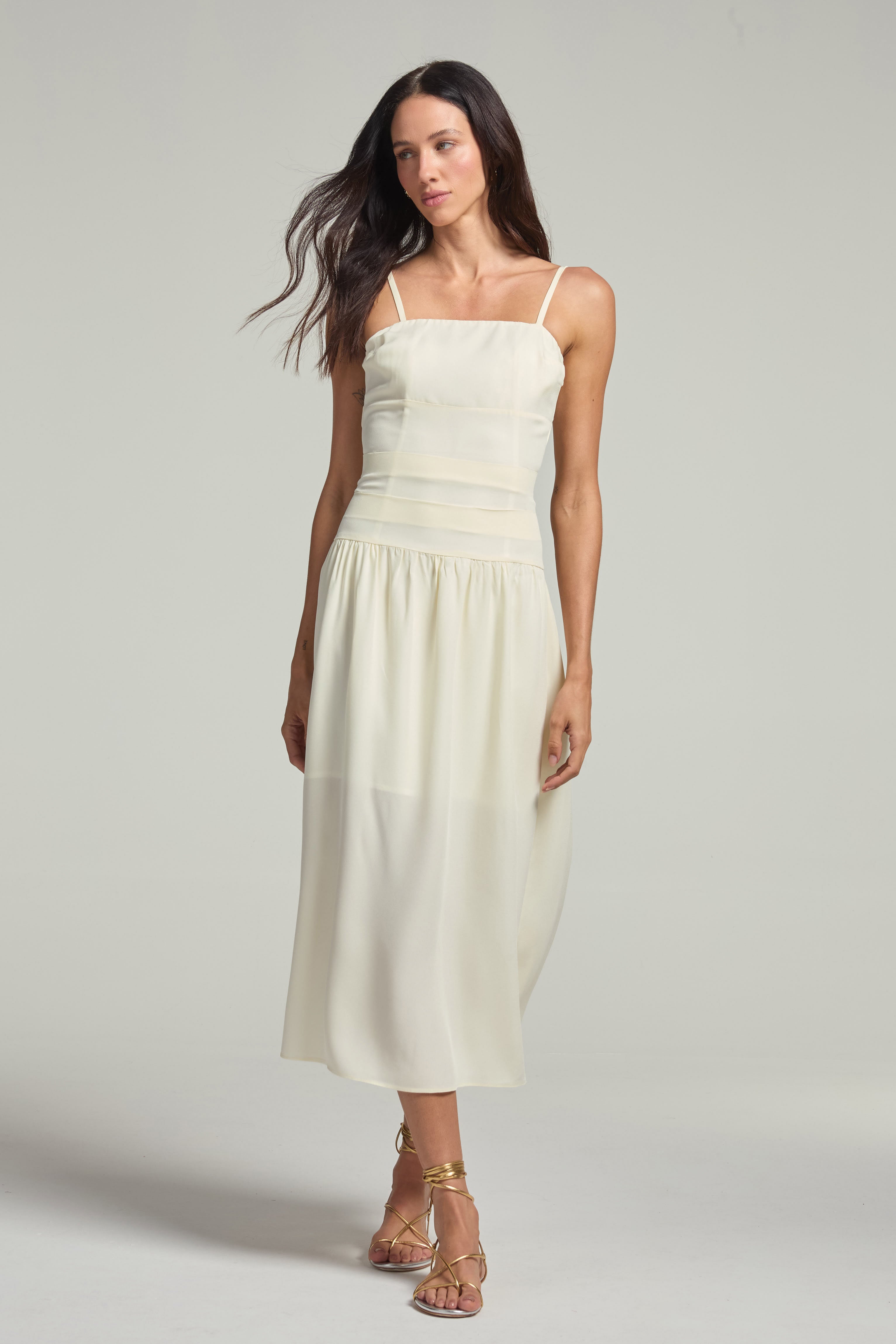 Vestido em crepe - Papel