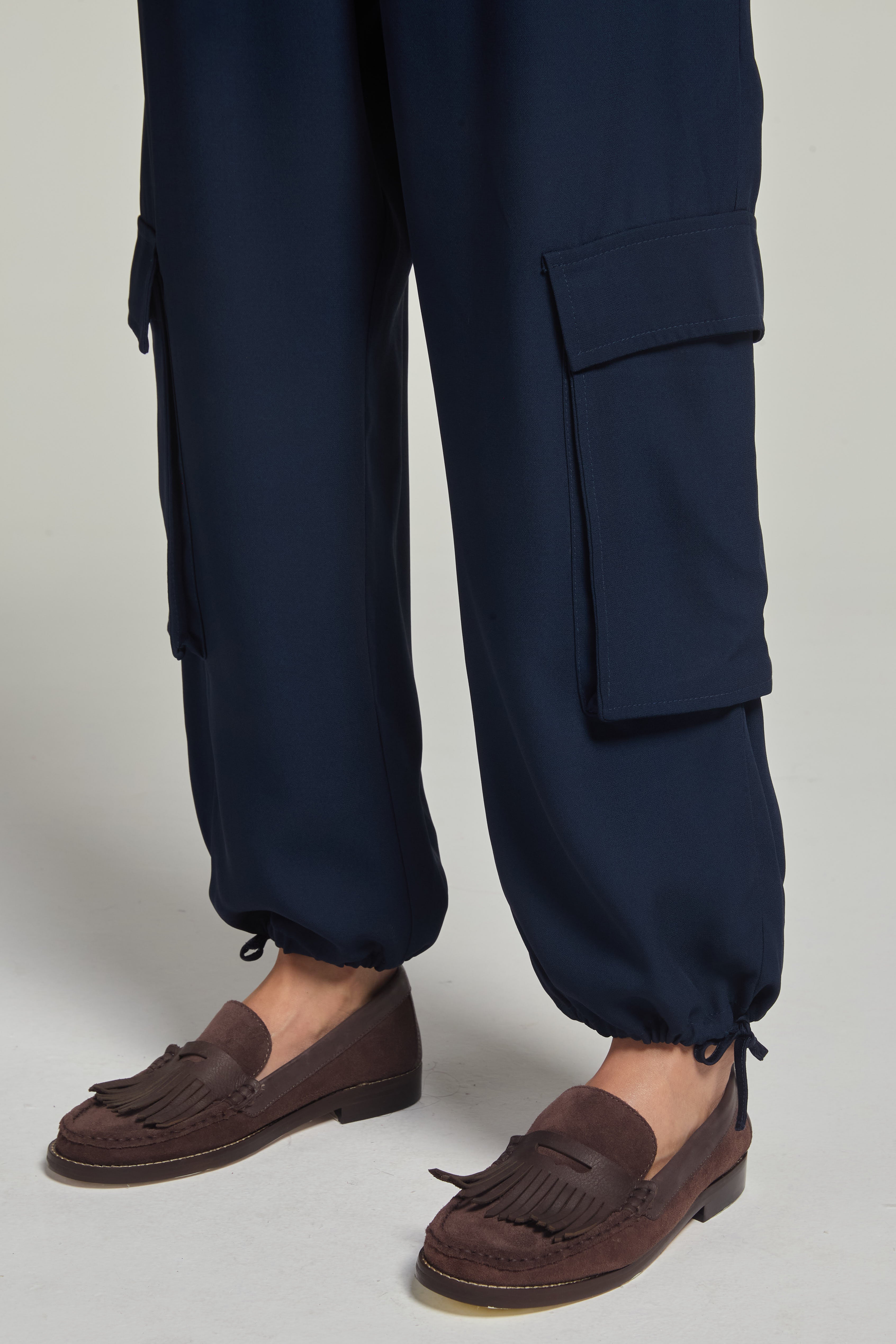 Calça em crepe com cordão - Marinho