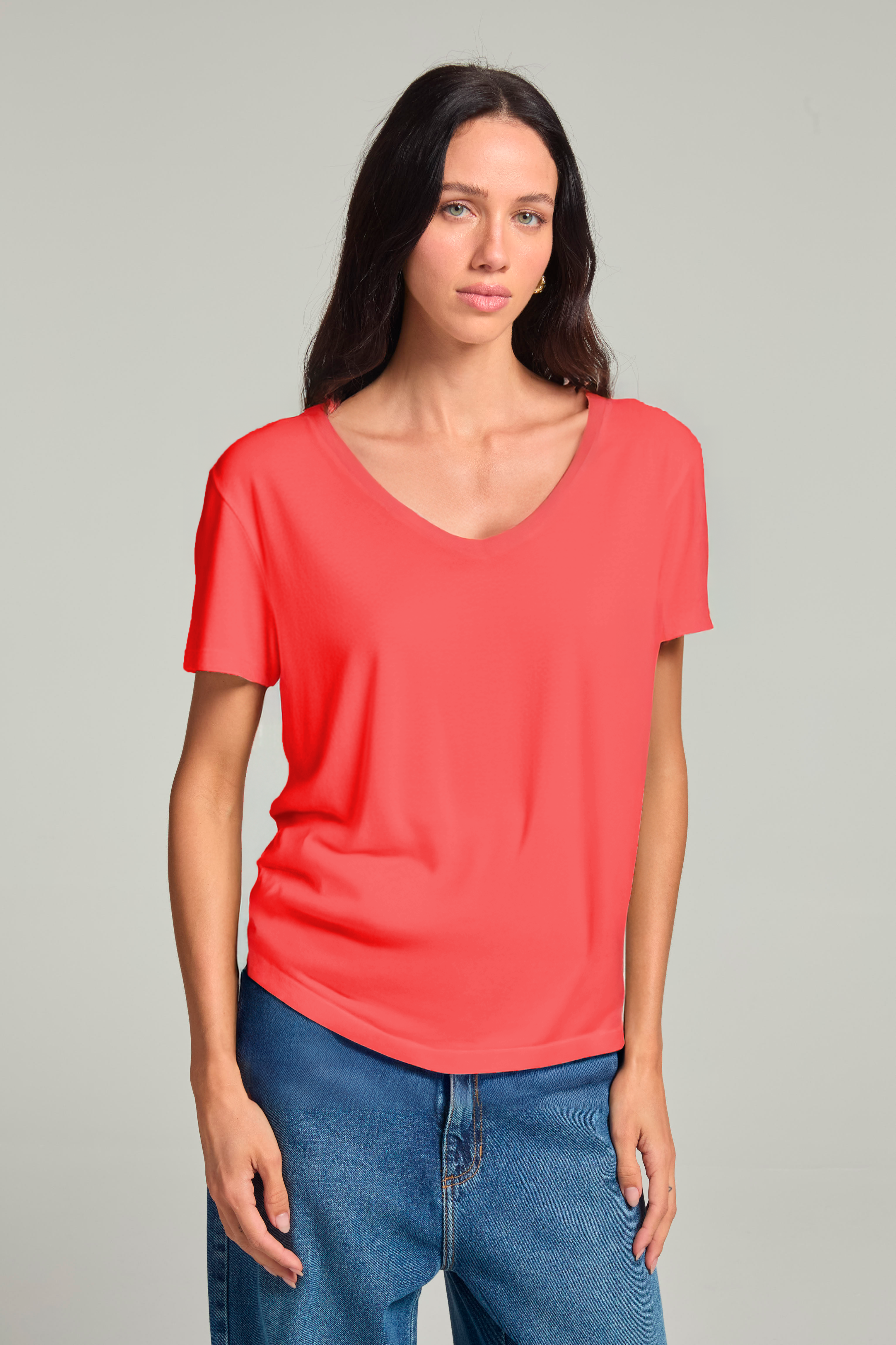 Camiseta gola v em viscolinho - Goiaba