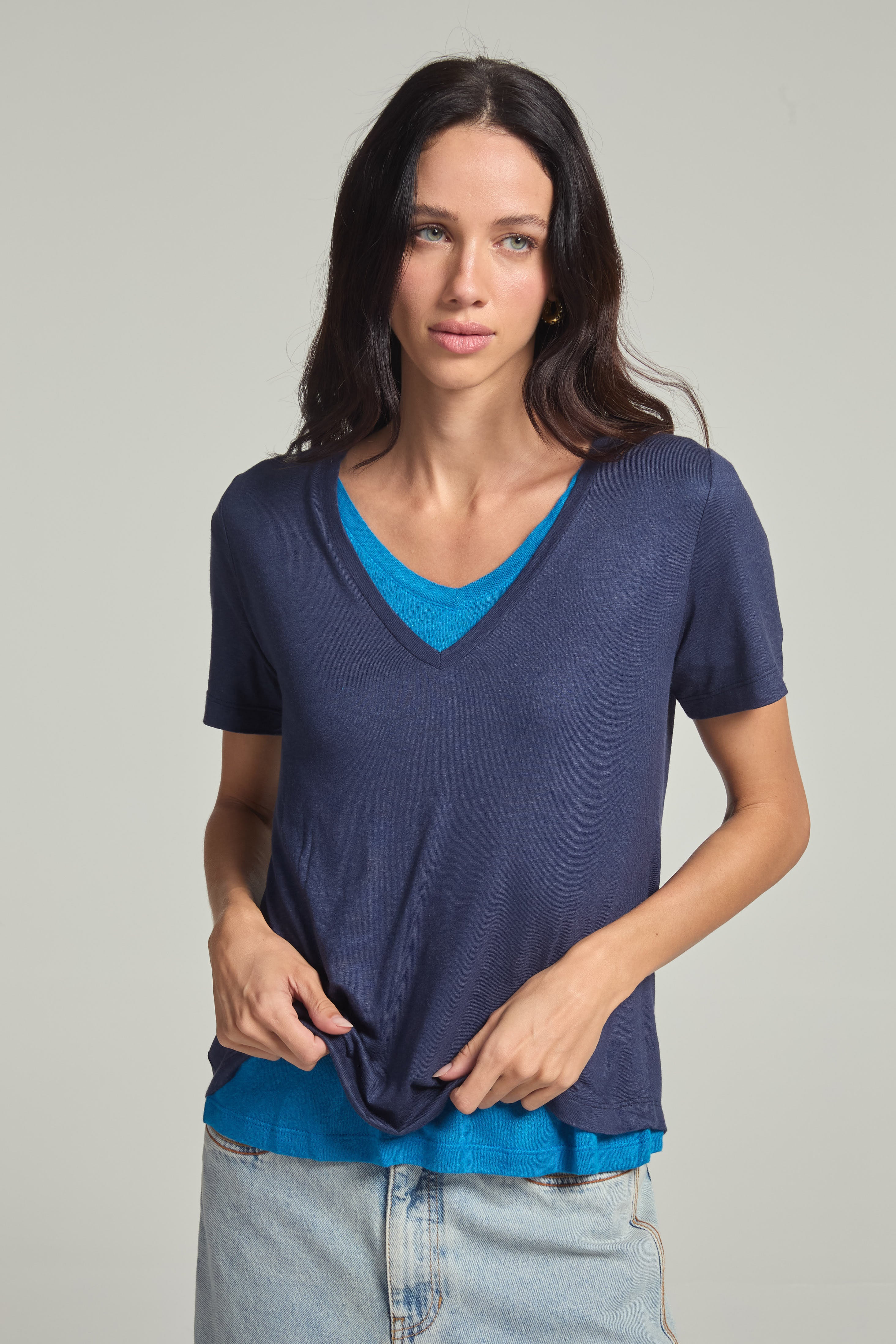 Camiseta em Viscolinho Azul Navy Gola V