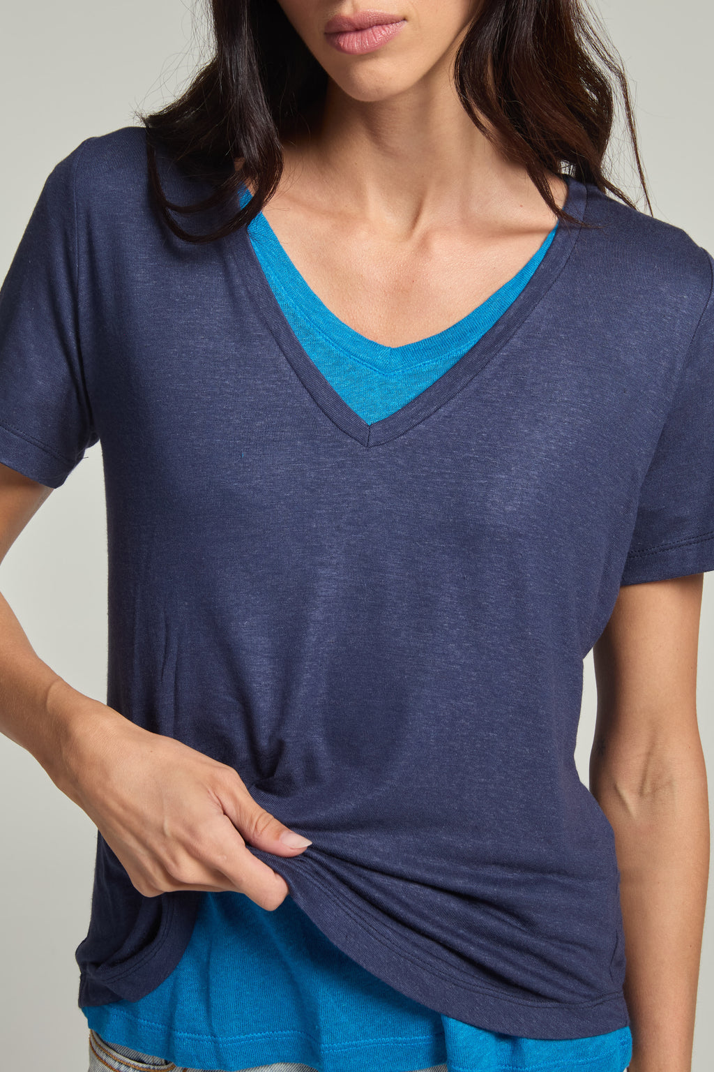 Camiseta em Viscolinho Azul Navy Gola V