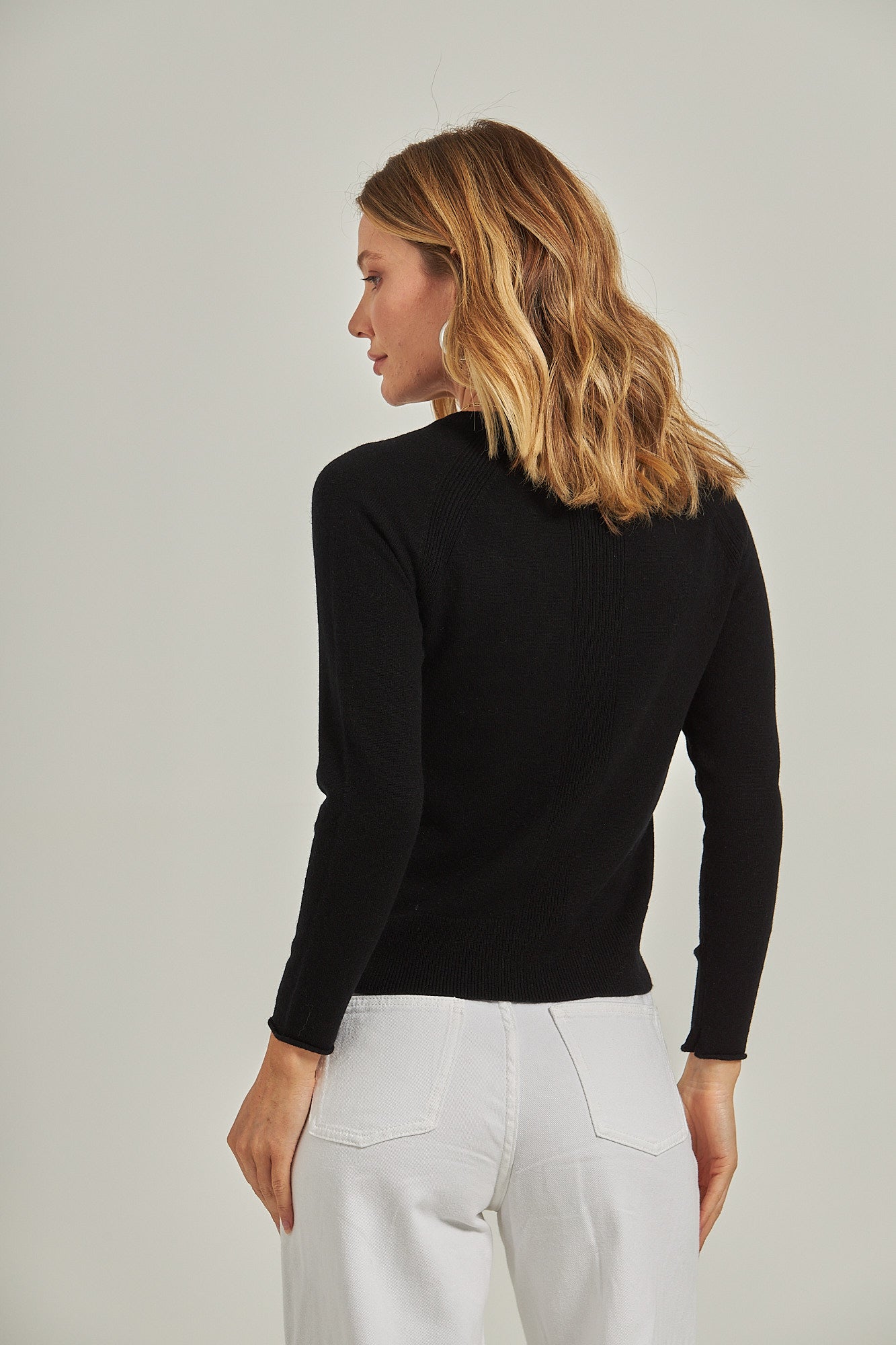 Suéter 100% cashmere gola U - Preto