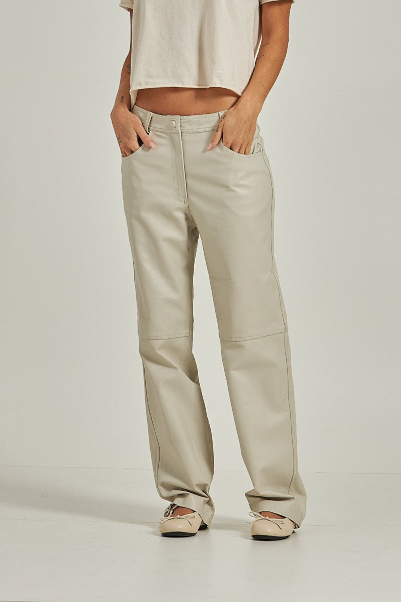 Calça couro estilo jeans - Off