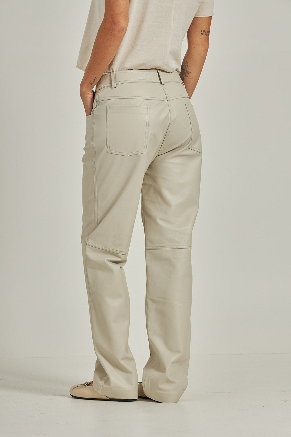 Calça couro estilo jeans - Off