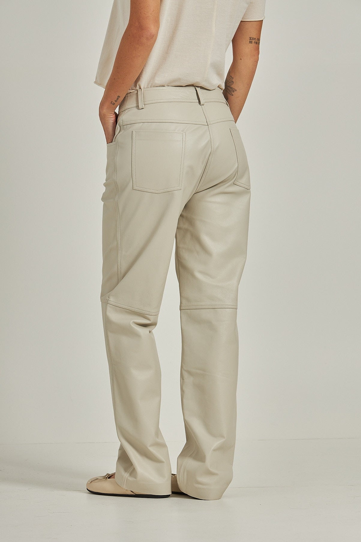 Calça couro estilo jeans - Off