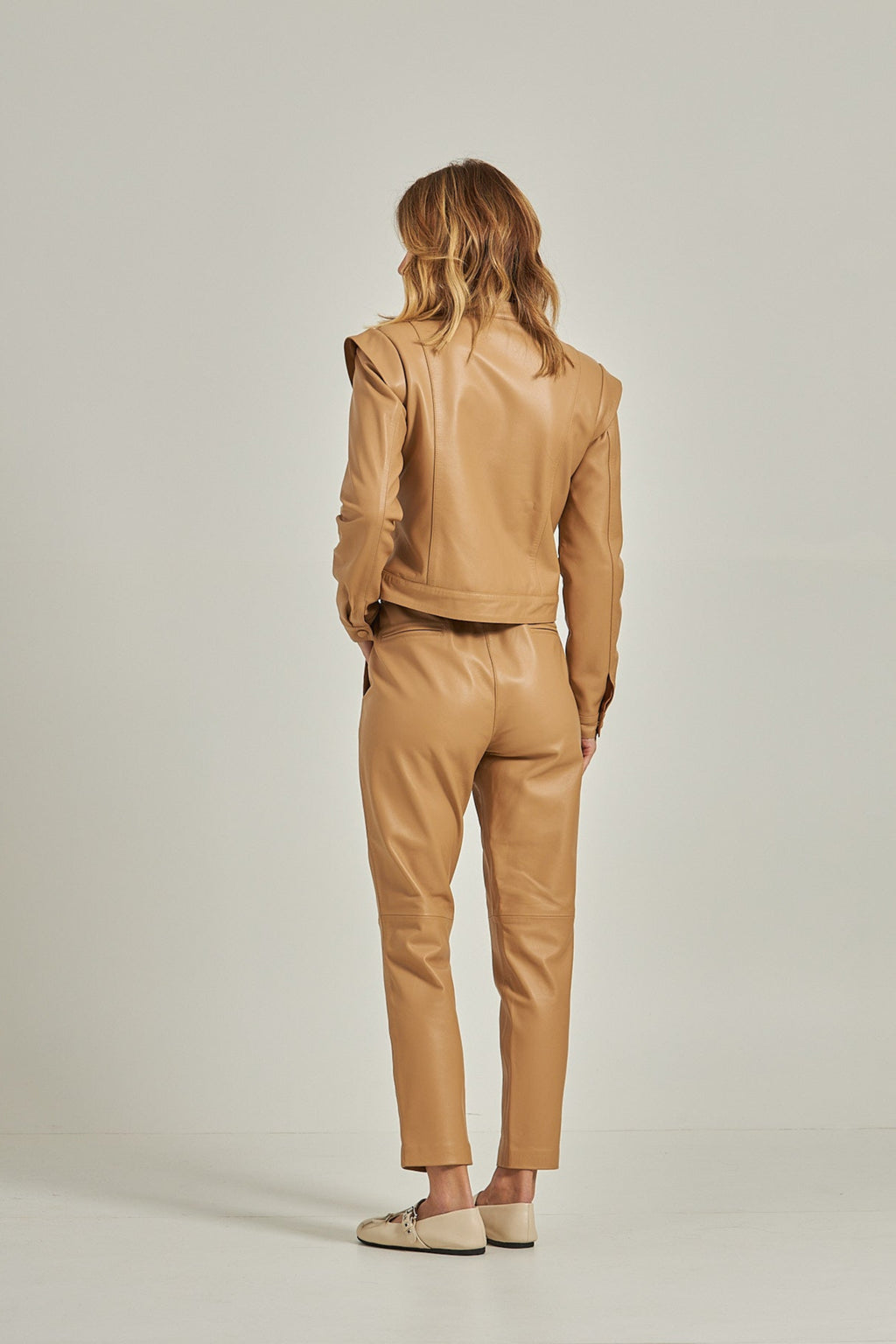 Calça couro estilo jeans - Caramelo