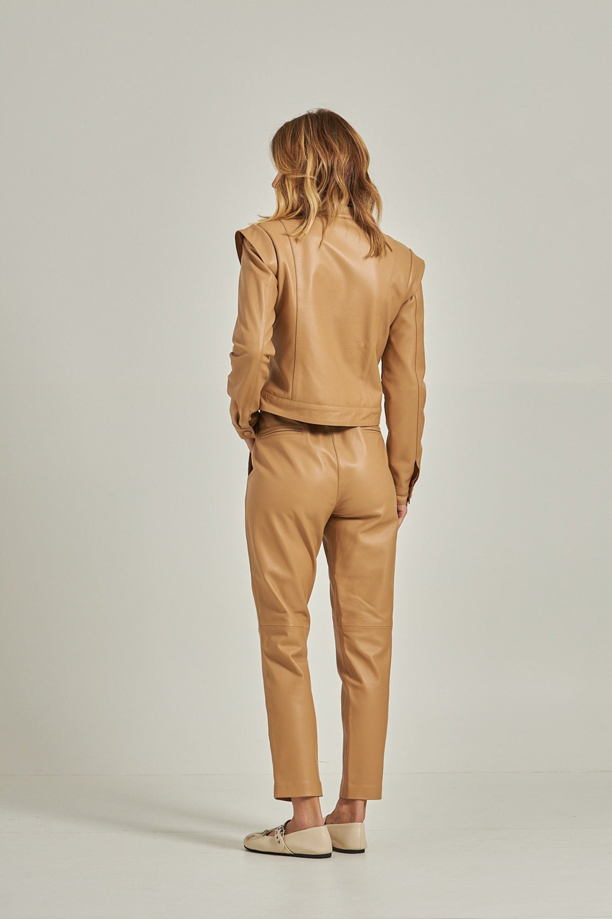 Calça couro estilo jeans - Caramelo