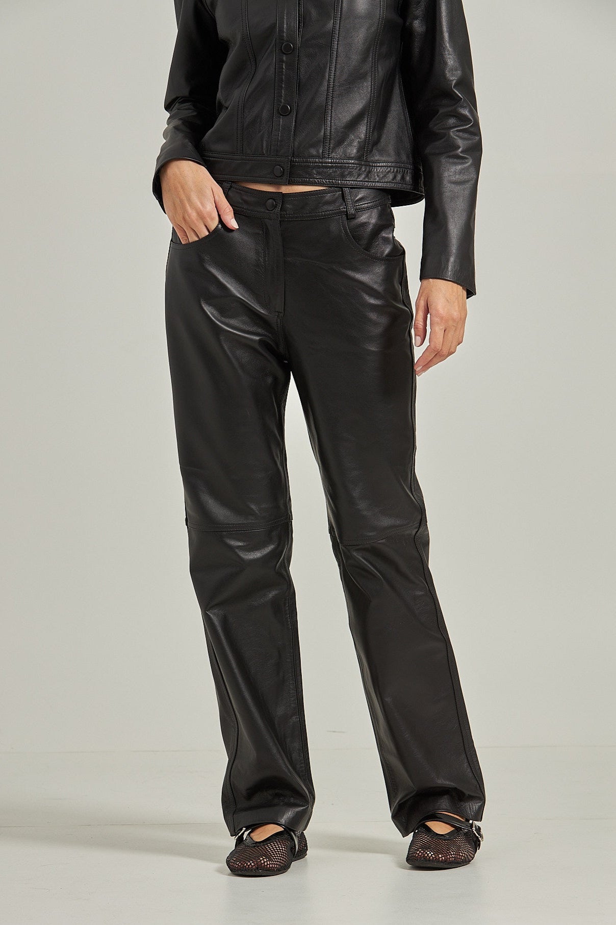 Calça couro estilo jeans - Preto