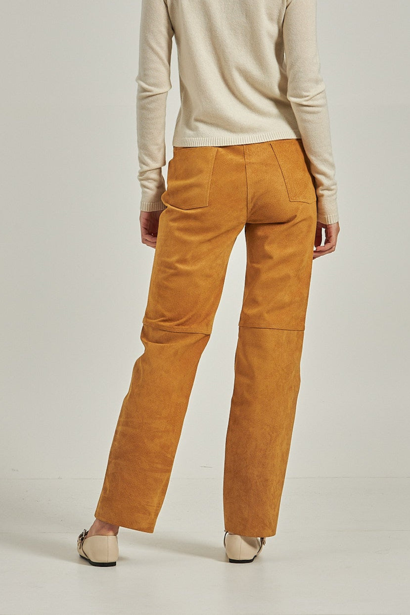 Calça couro acamurçado estilo jeans - Caramelo