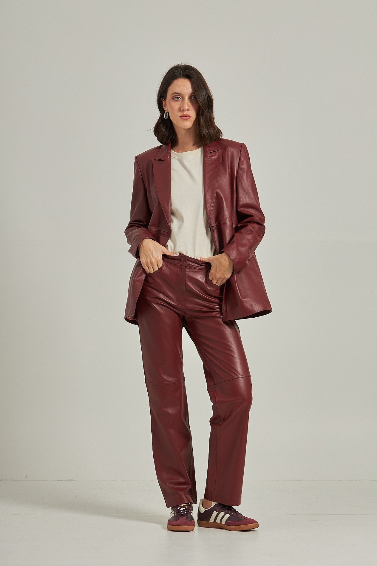 Calça couro estilo jeans - Burgundy