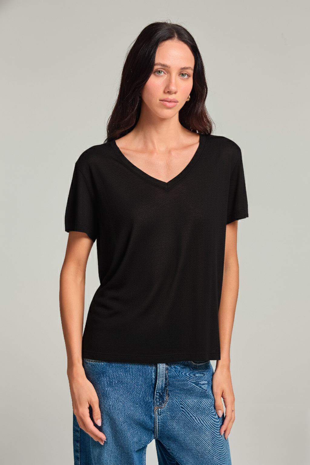 Camiseta gola v em viscolinho -  Preto