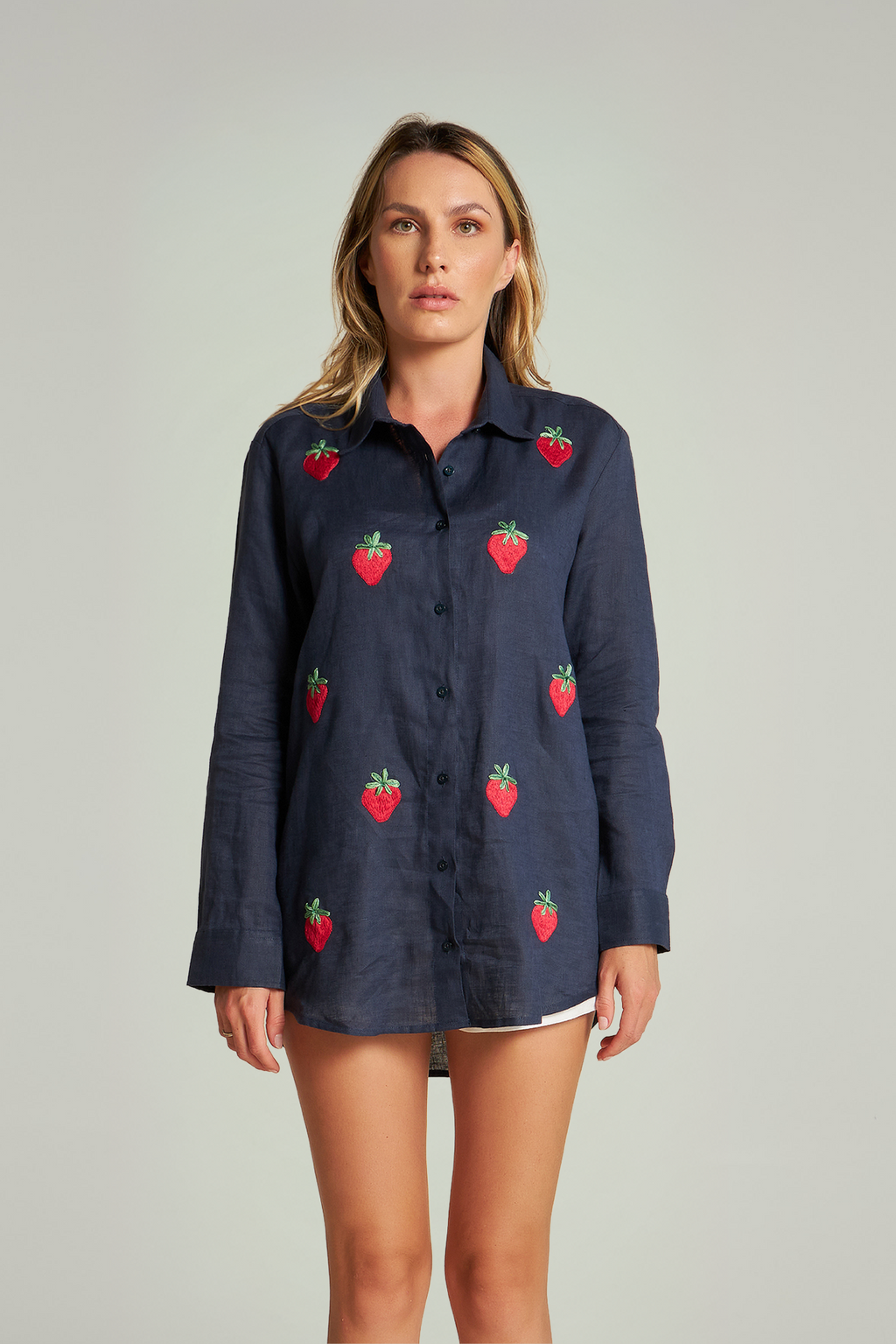 Camisão em linho bordado - Azul marinho