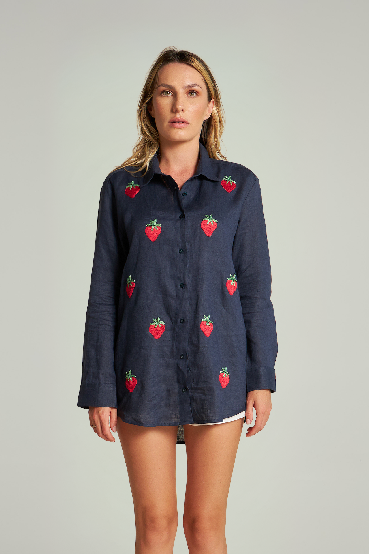 Camisão em linho bordado - Azul marinho