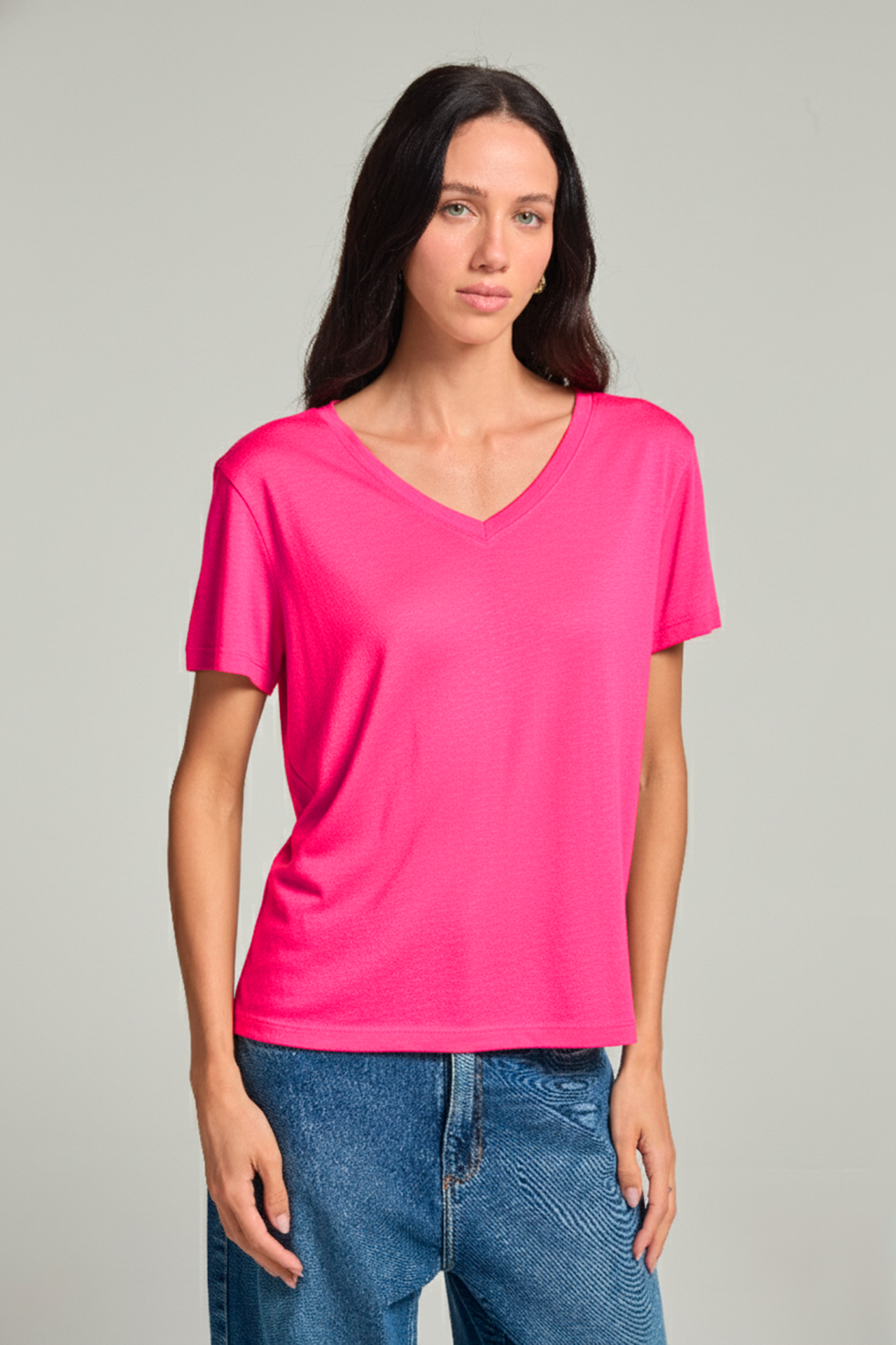 Camiseta gola v em viscose -  Hot Pink