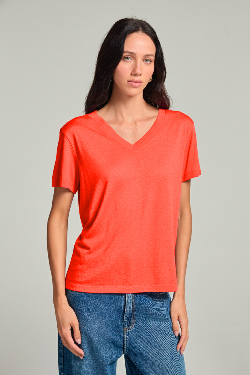 Camiseta gola v em viscolinho - Scarlet