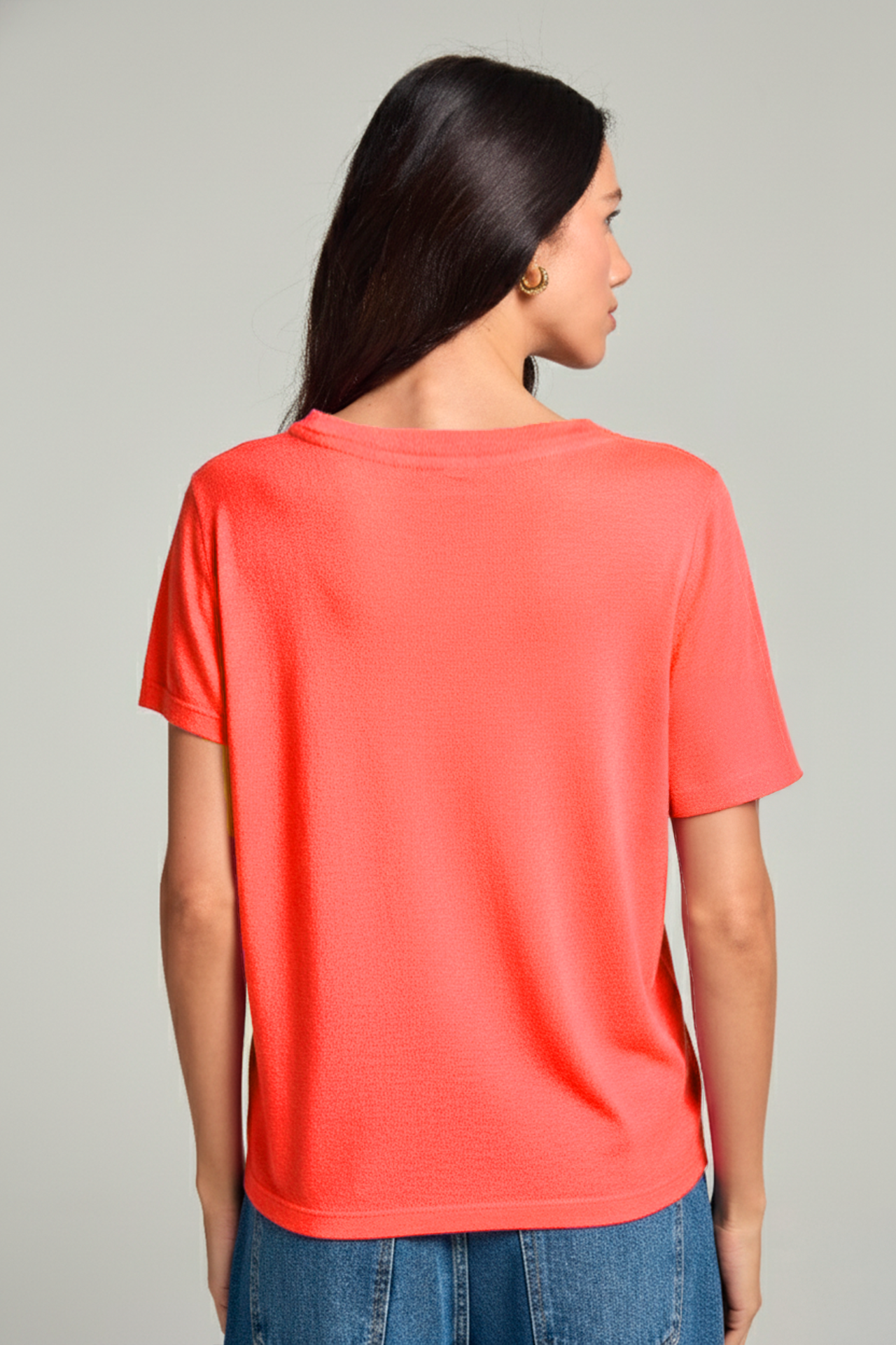 Camiseta gola v em viscolinho - Scarlet