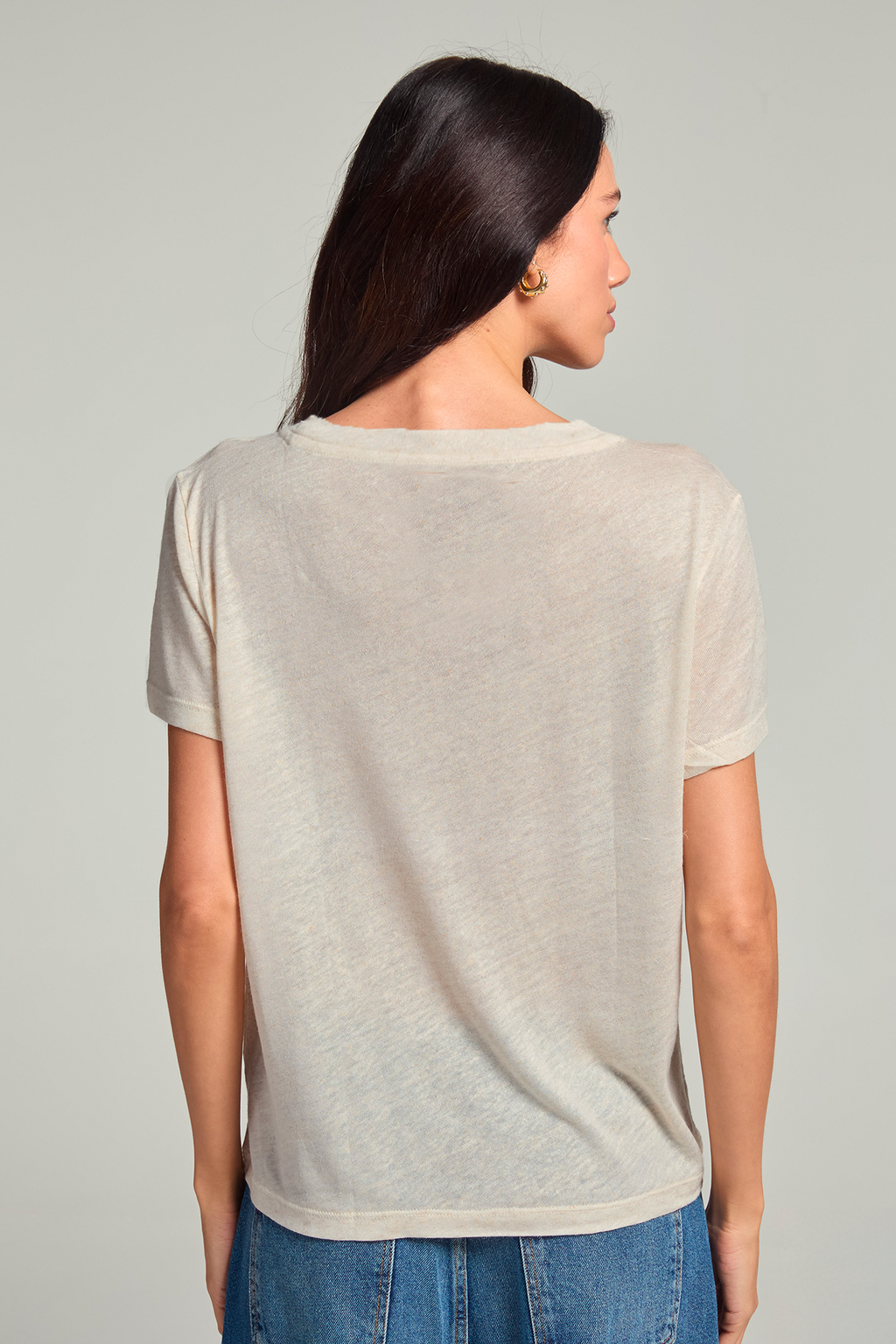 Camiseta gola v em viscose - Areia