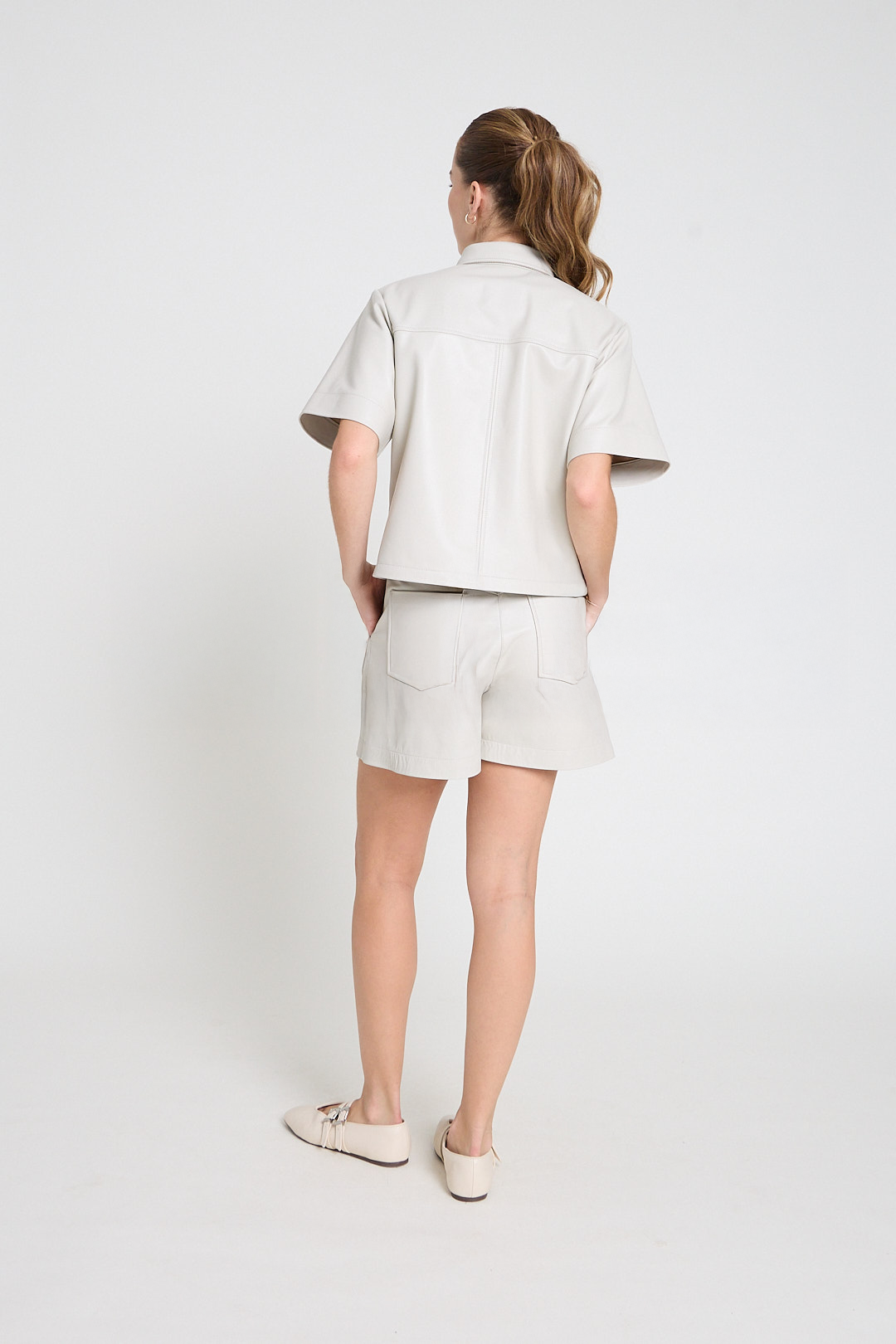 Shorts em couro com pregas -  Off White