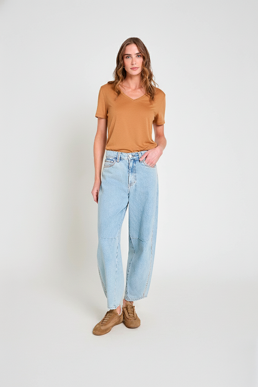 Camiseta de malha em viscolinho decote V - Camelo