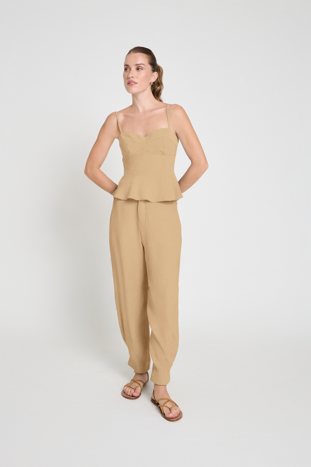 Blusa em crepe alça fina - Camelo