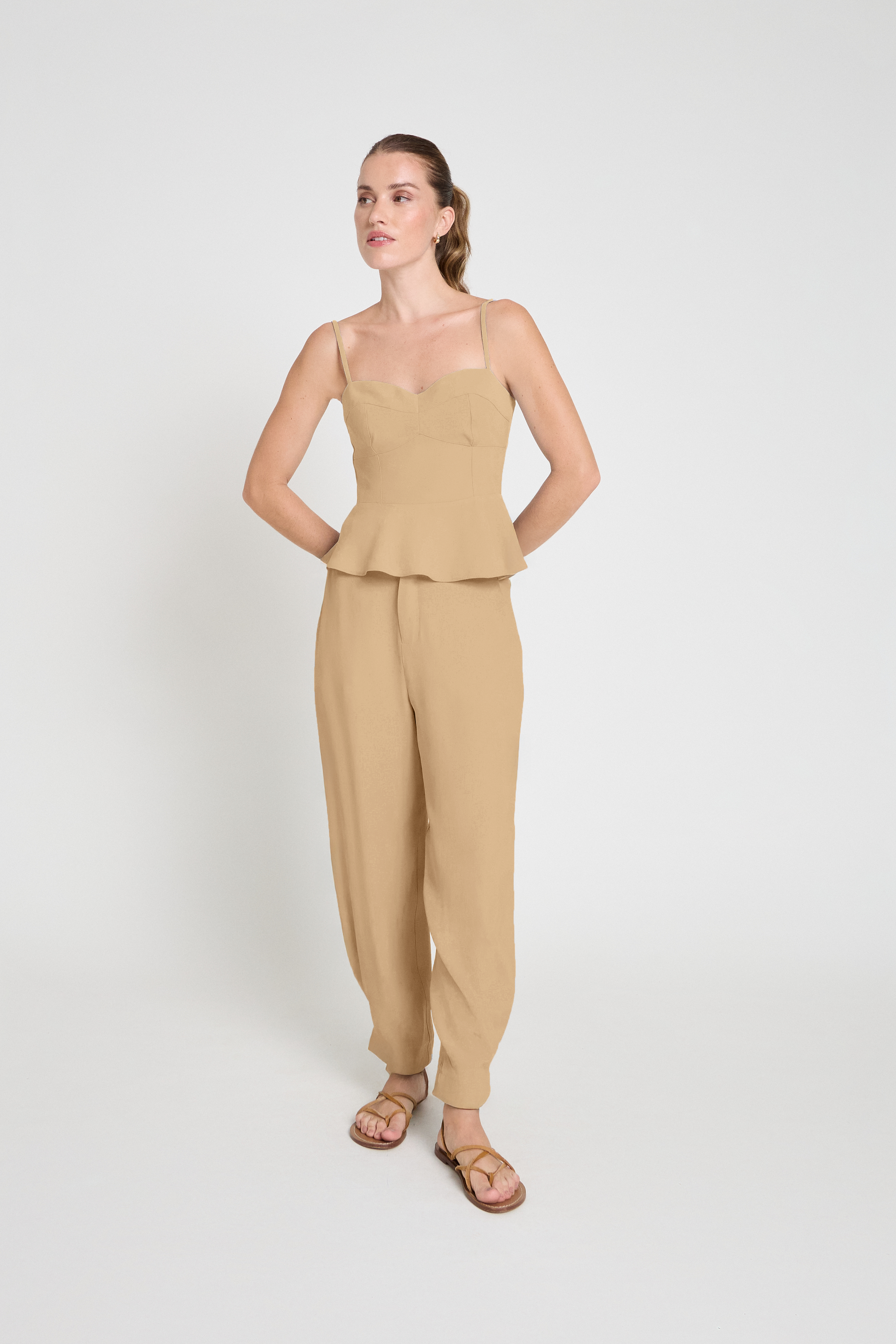 Blusa de crepe alça fina - Camelo