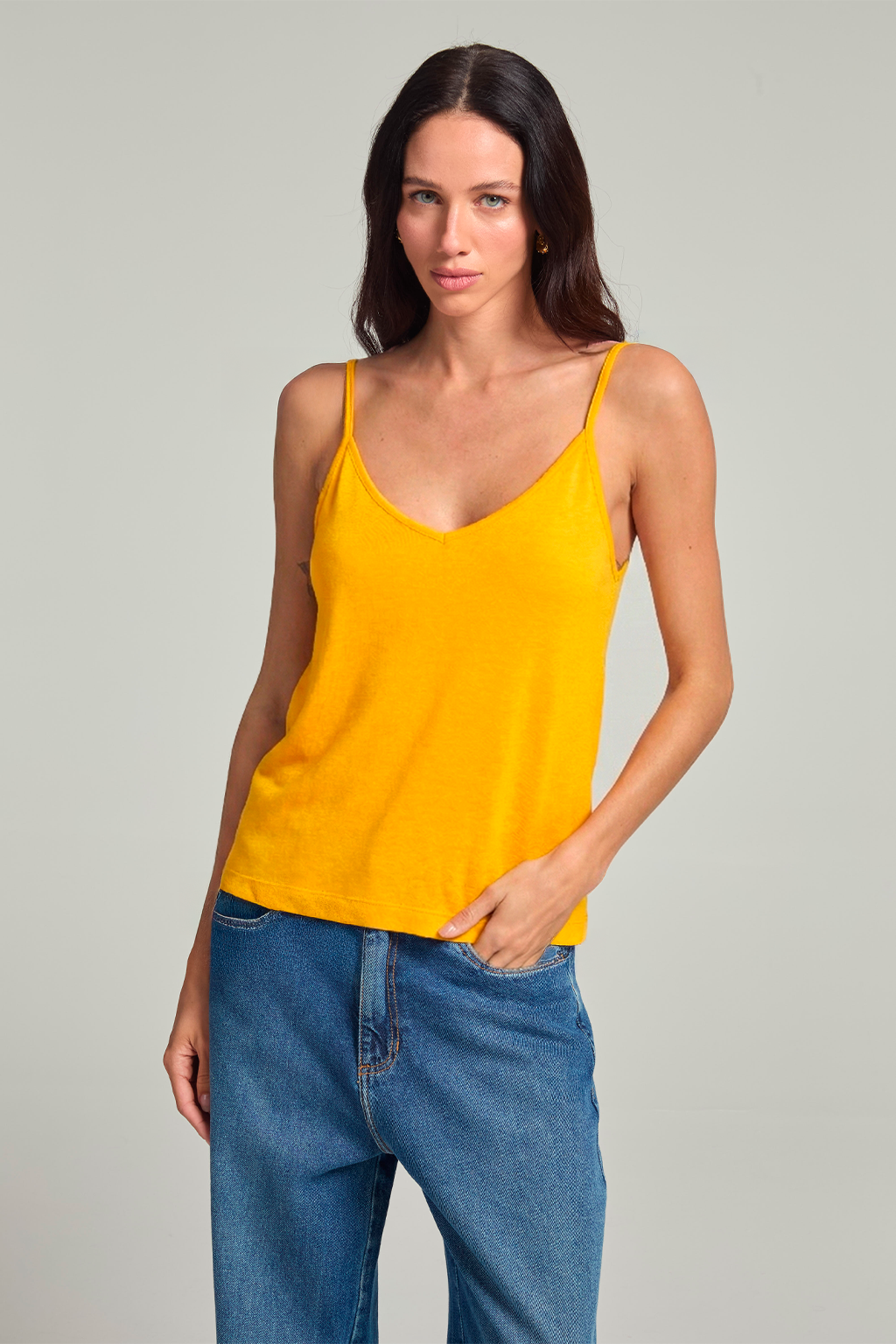 Regata alcinha em viscolinho - Amarelo