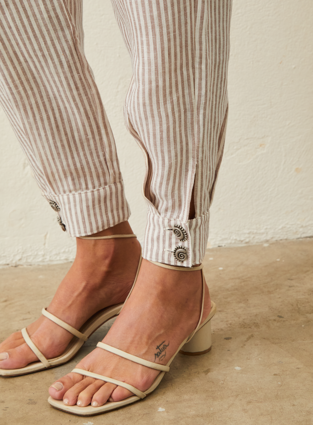 Calça De Linho Listrada - Bege
