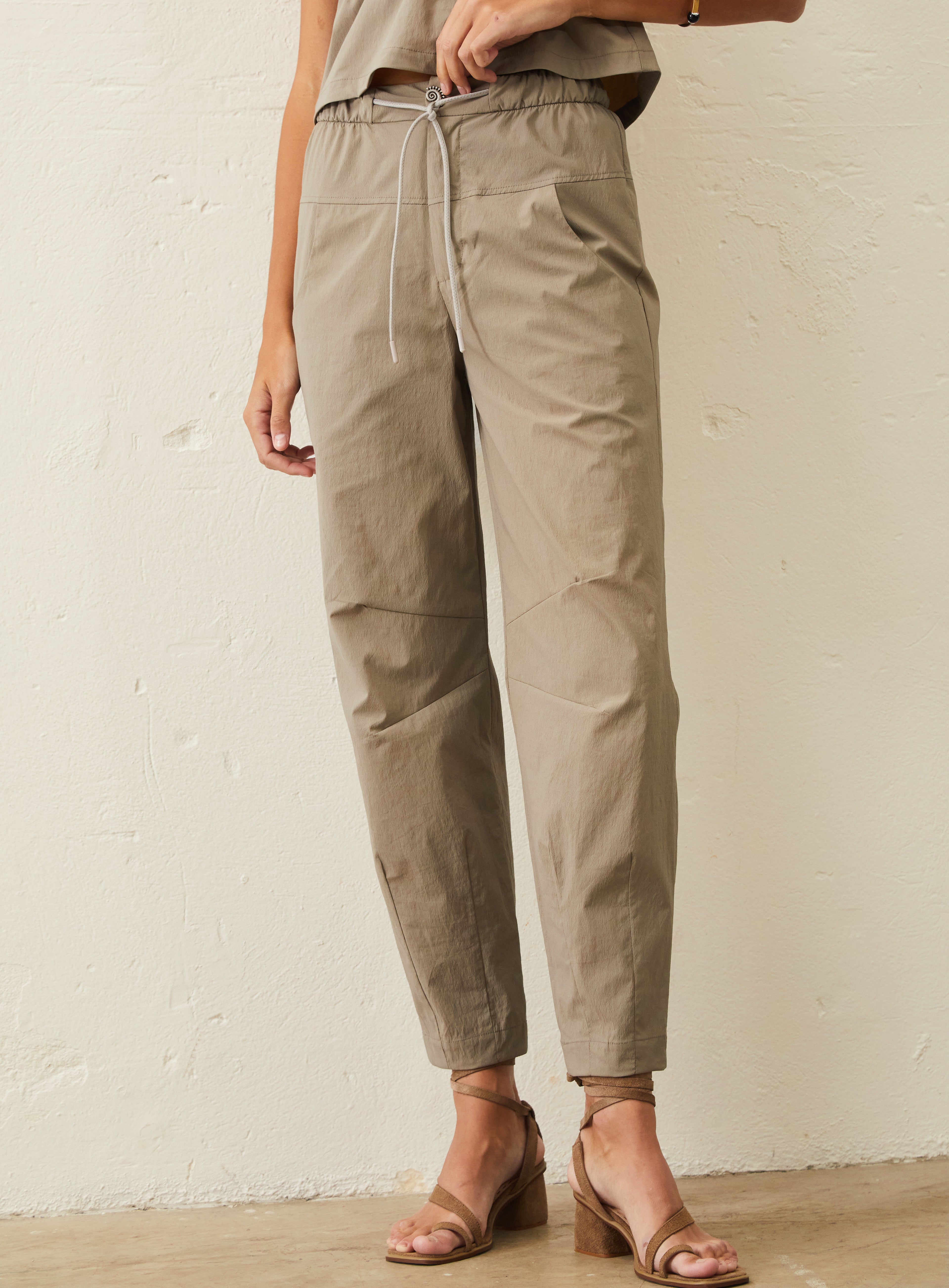 Calça De Nylon - Bege
